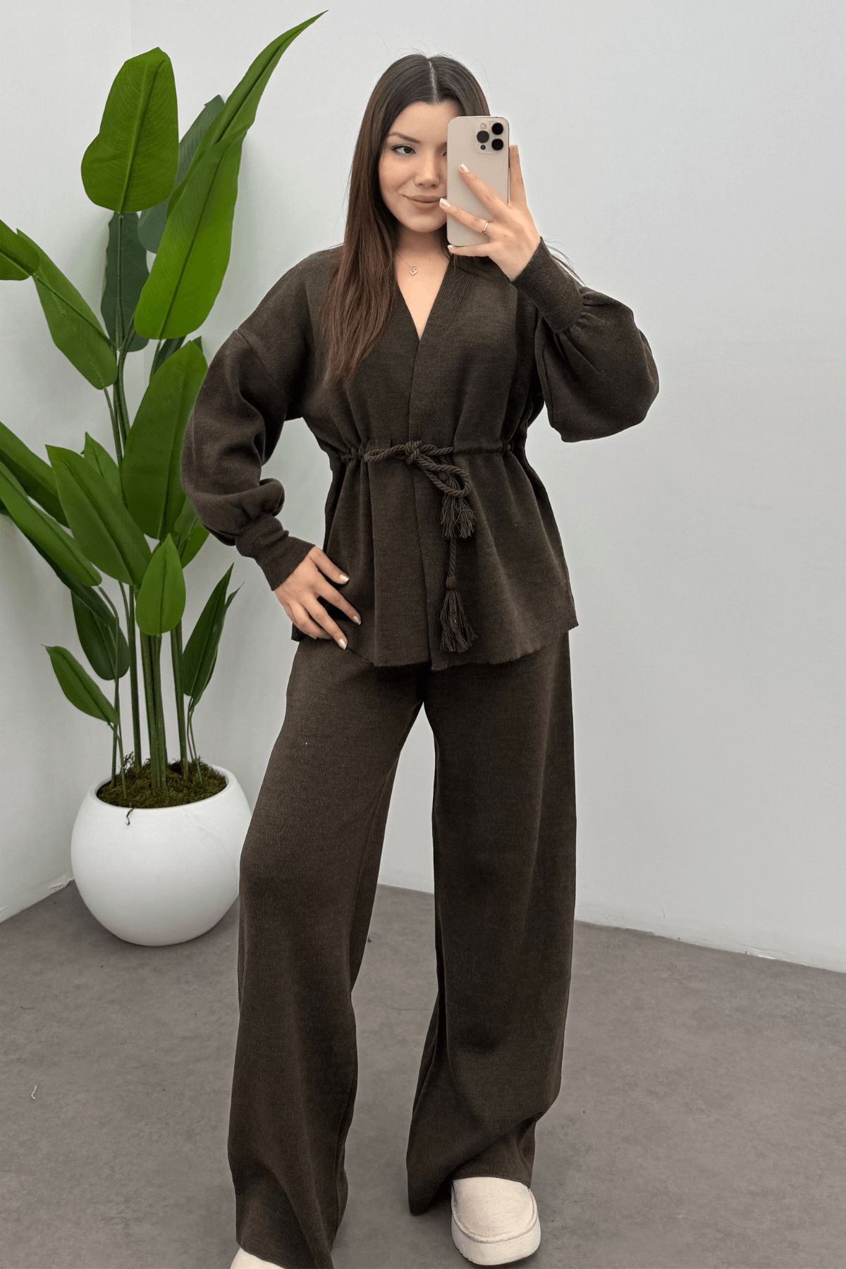 Kadın Kahverengi Beli Püskül Bağcık Detaylı Hırka Pantolon İkili  Triko Takım