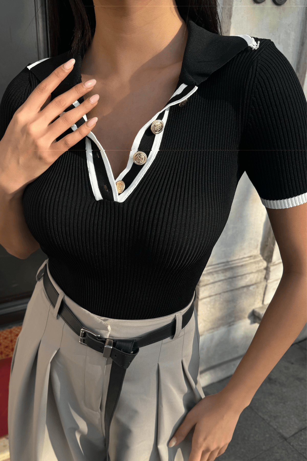 Kadın Siyah Polo Yaka Yumuşak Dokulu Kısa Kol Bluz