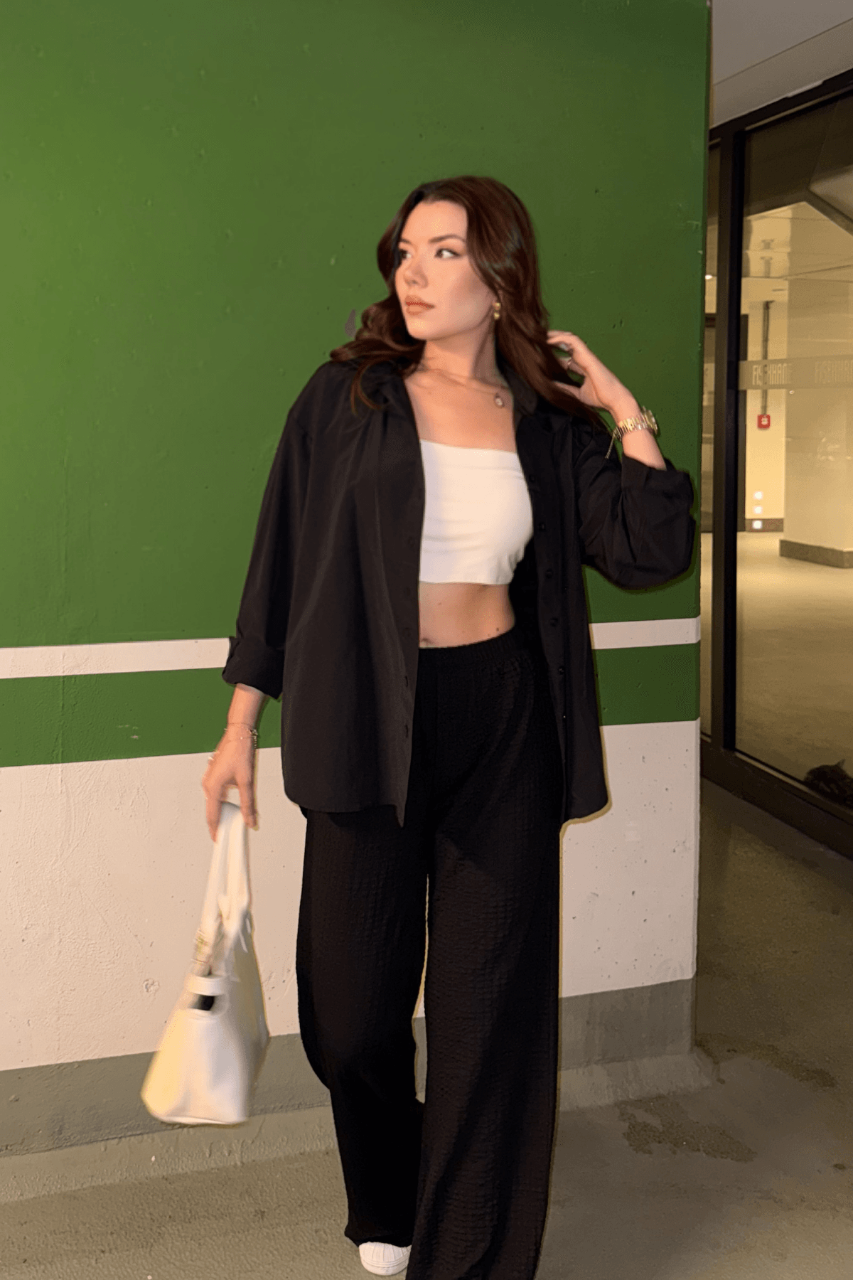 Kadın Siyah Oversize Basic Cep Detaylı Poplin Uzun Kol Gömlek