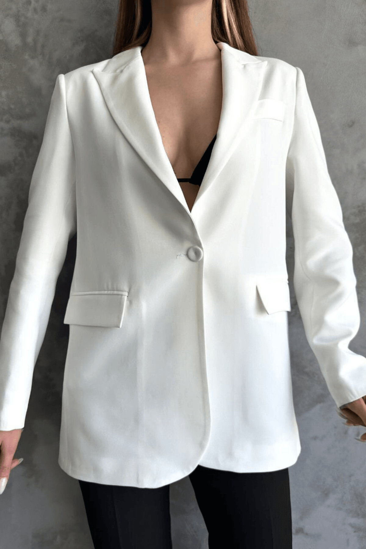 Kadın Beyaz Vatkalı Tek Düğmeli Blazer Ceket