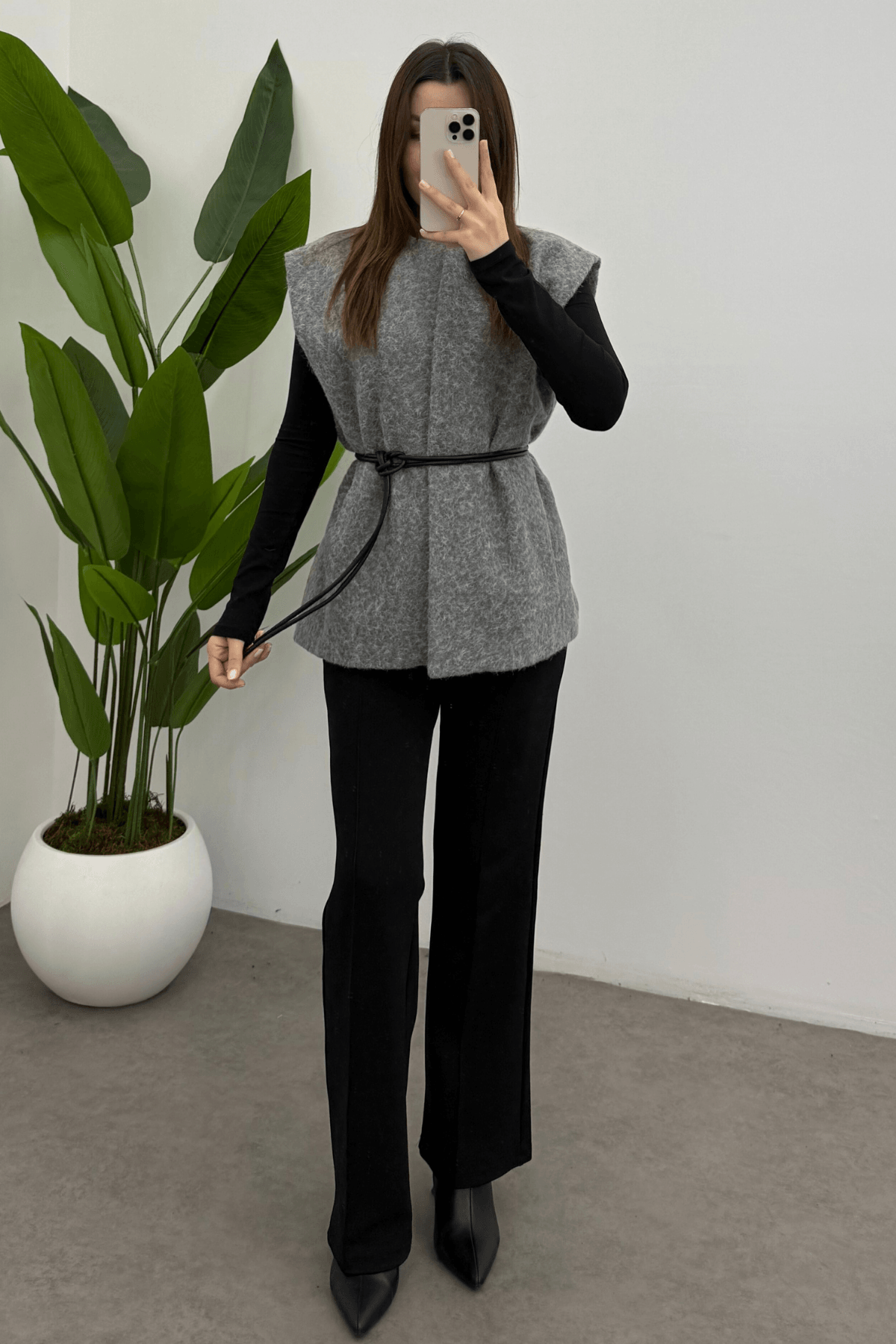 Gri kemerli kaşe yelek