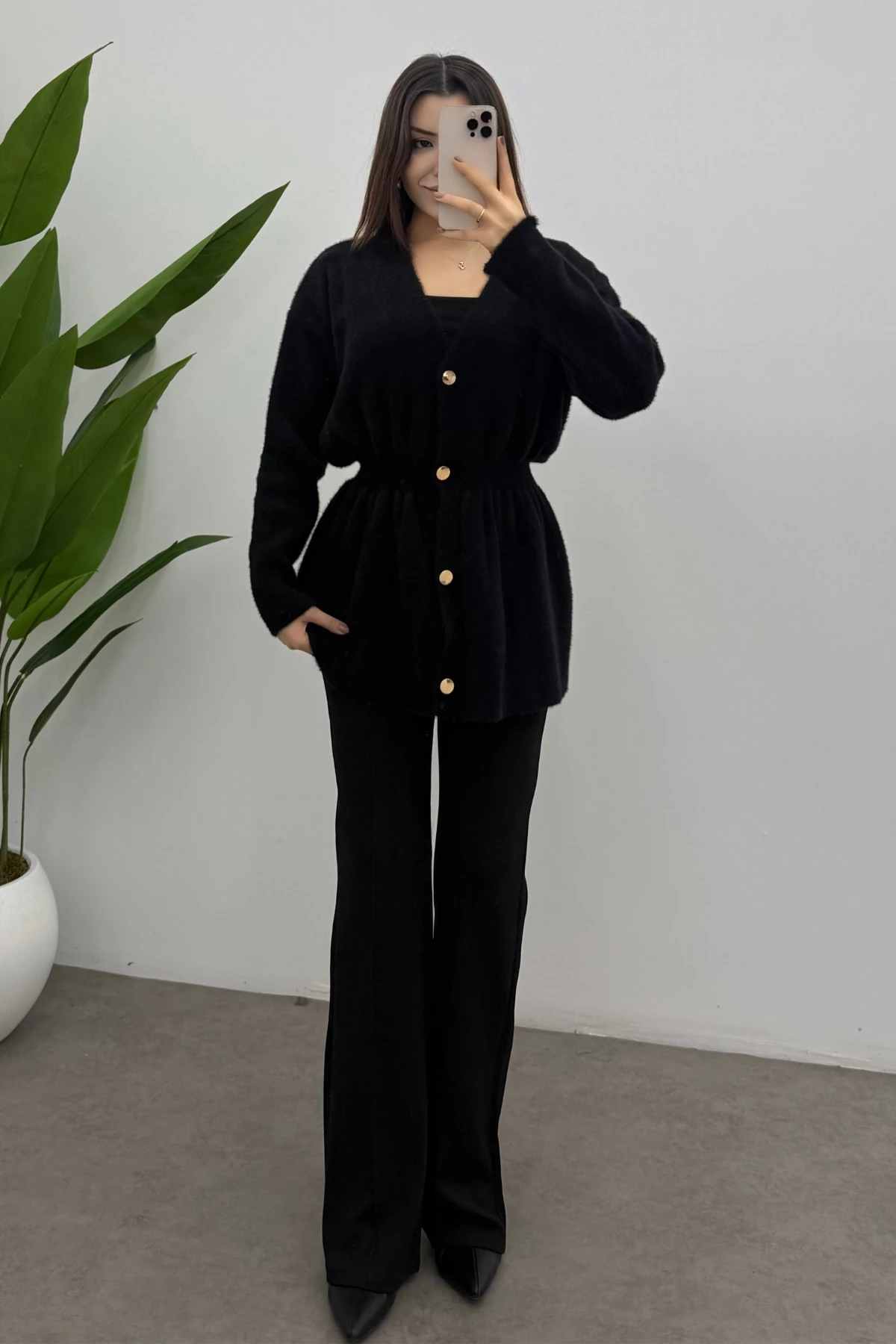 Kadın Siyah Gold Çıtçıt Detaylı Soft Triko Hırka