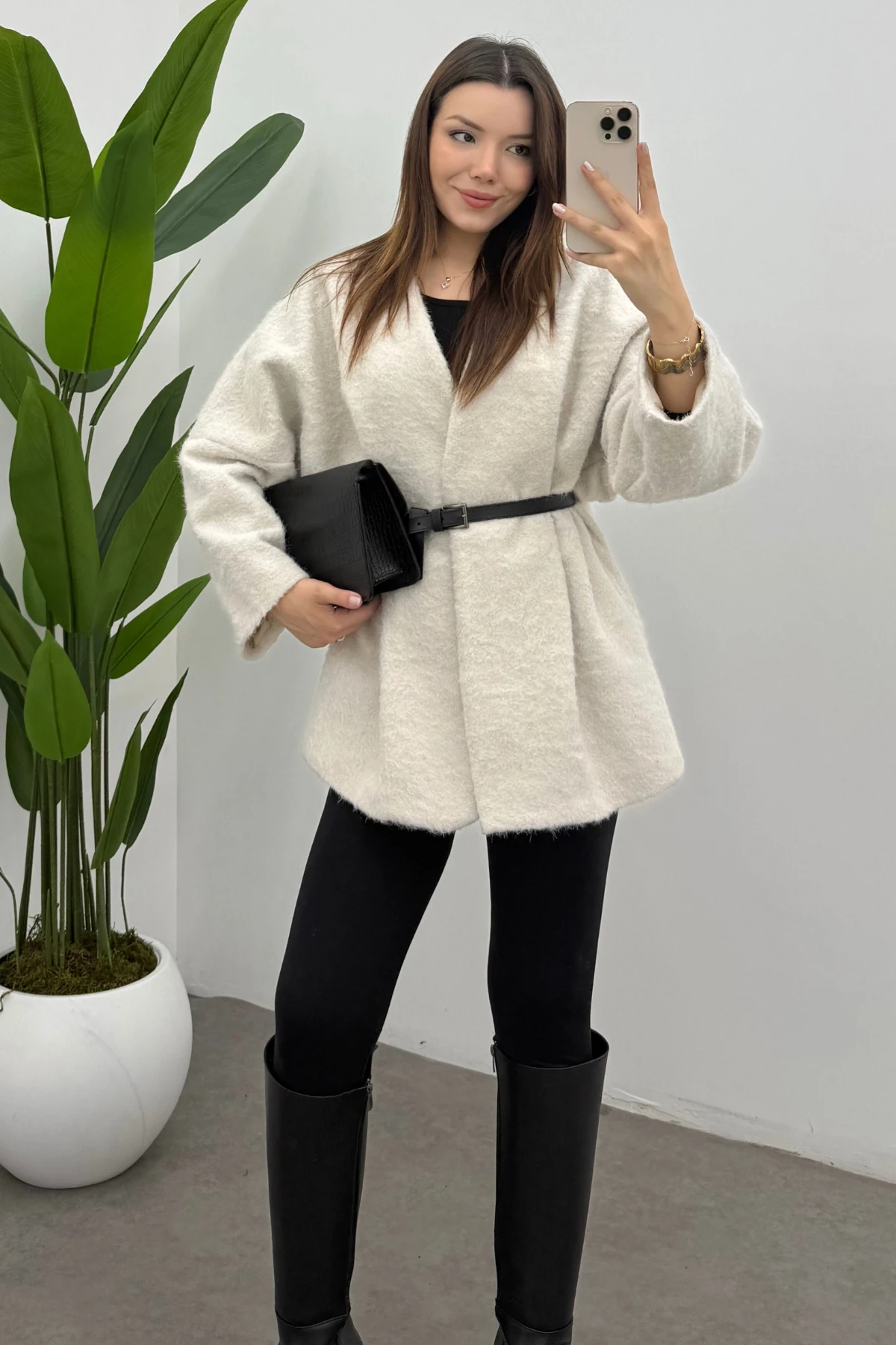 Kadın Ekru Kemerli Kaşe Kaban