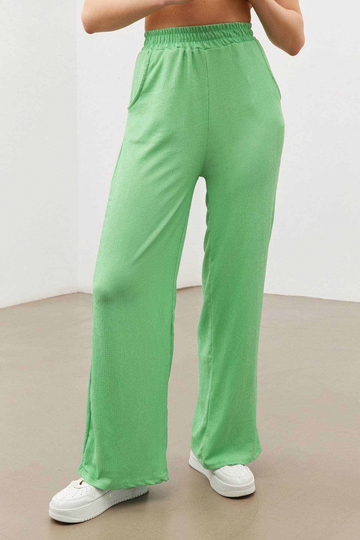 Kadın Yeşil Beli Lastikli Çift Cepli Bol Paça Bürümcük Pantolon