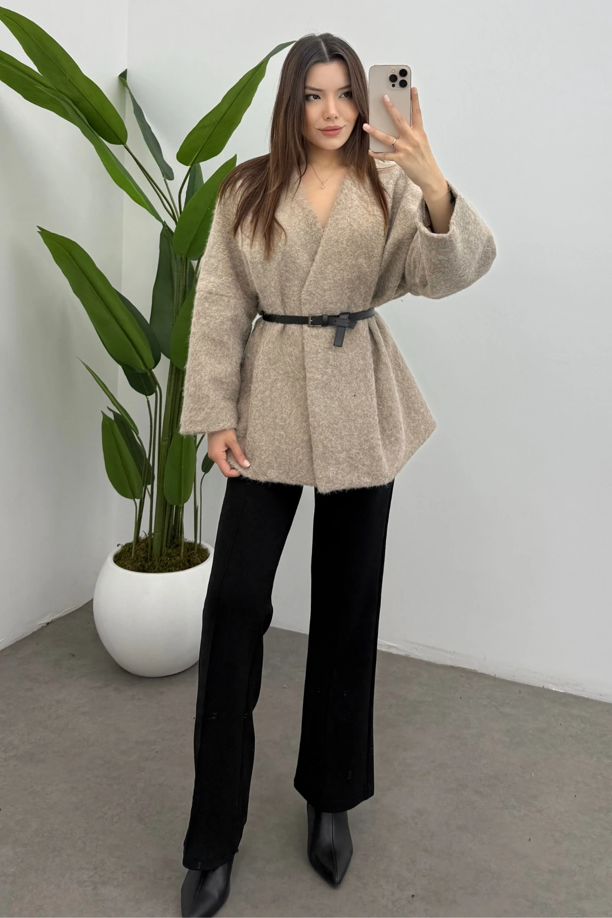 Kadın Krem Kemerli Kaşe Kaban