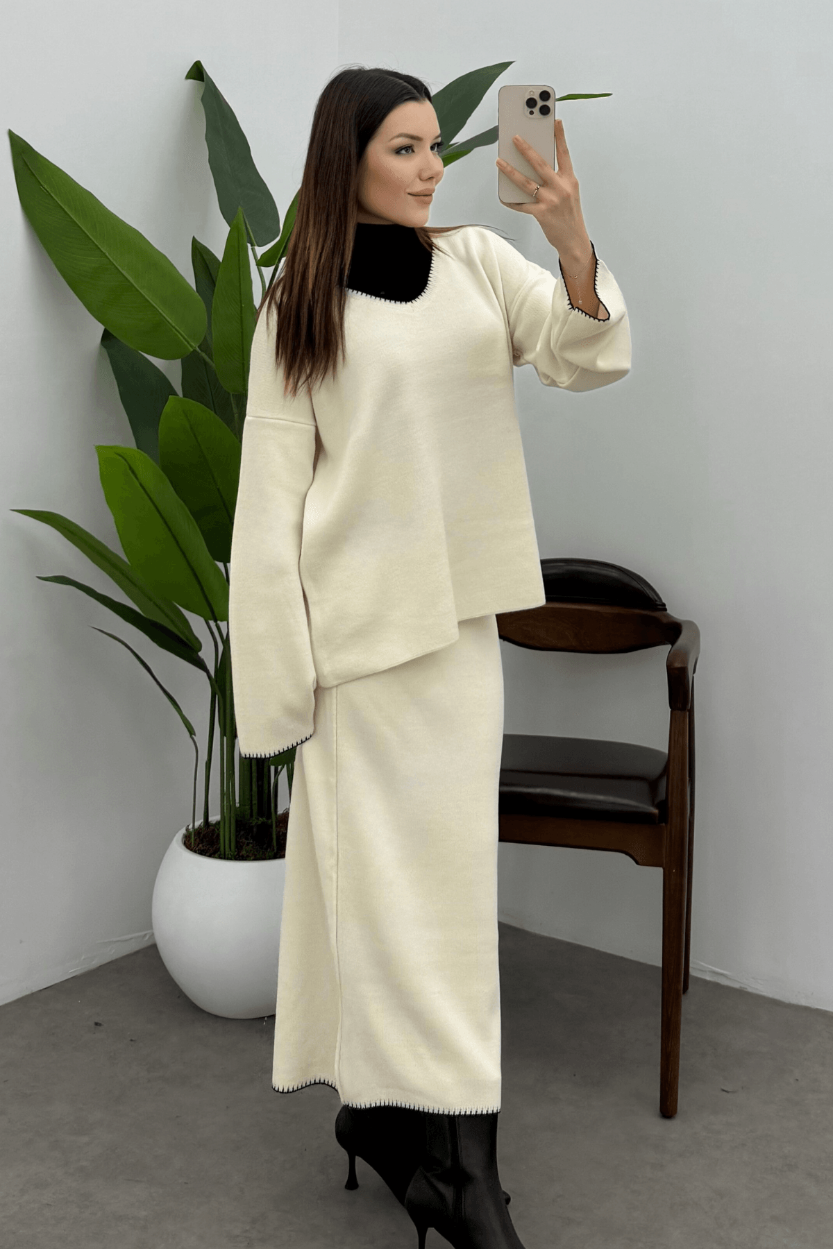 Kadın Ekru Çoban Dikiş Detaylı V Yaka Kazak Etek Triko Takım