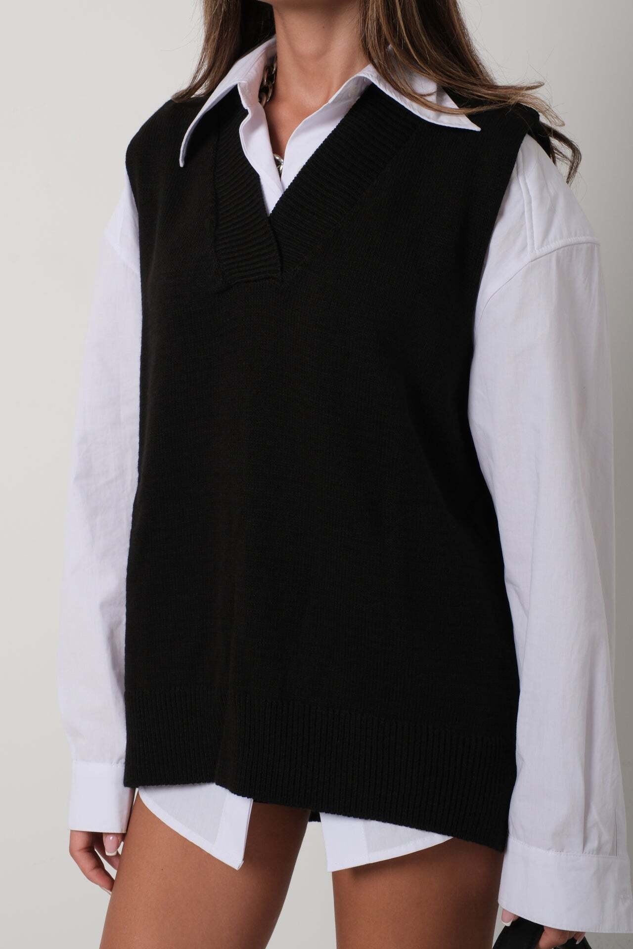 V Yaka Oversize Siyah Süveter