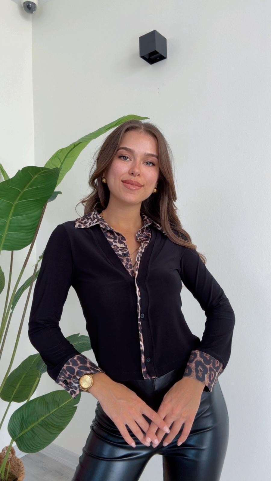 Leopar Detaylı Siyah Bluz