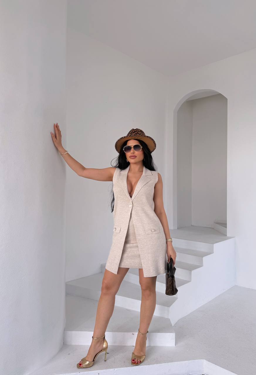 Kadın Örme Kumaş Yelek & Etek Takım – Şık Düğme Detaylı İkili Takım