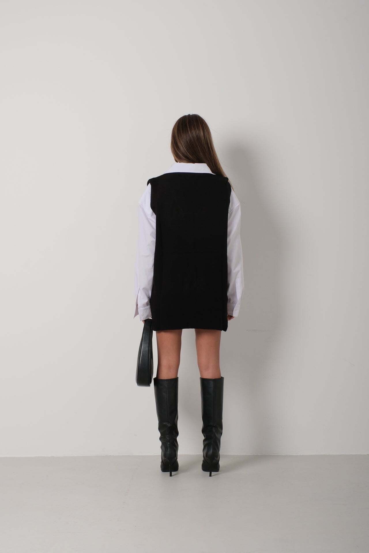 V Yaka Oversize Siyah Süveter