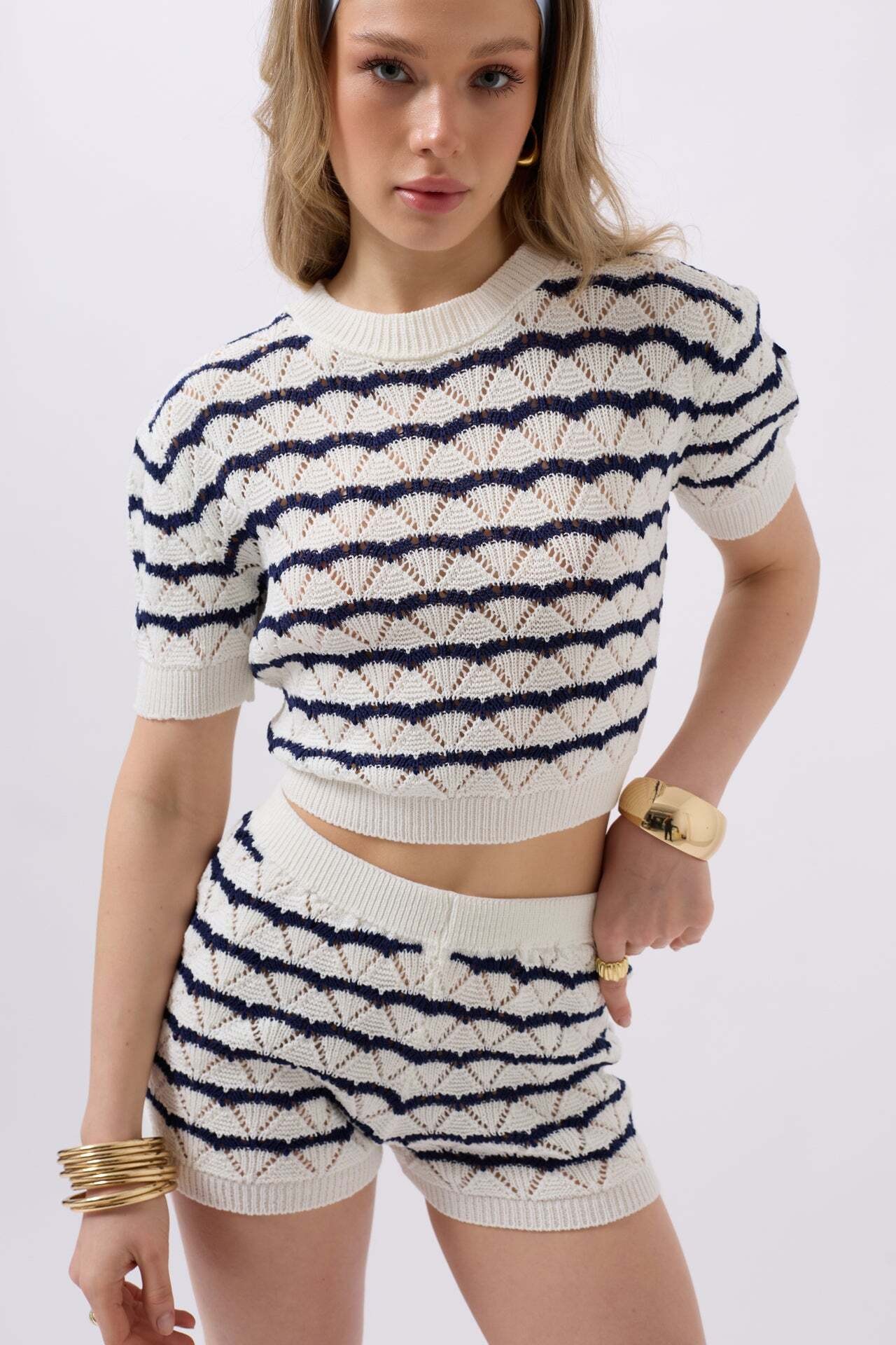 Örgü Detay Çizgili Crop Beyaz Lacivert Bluz