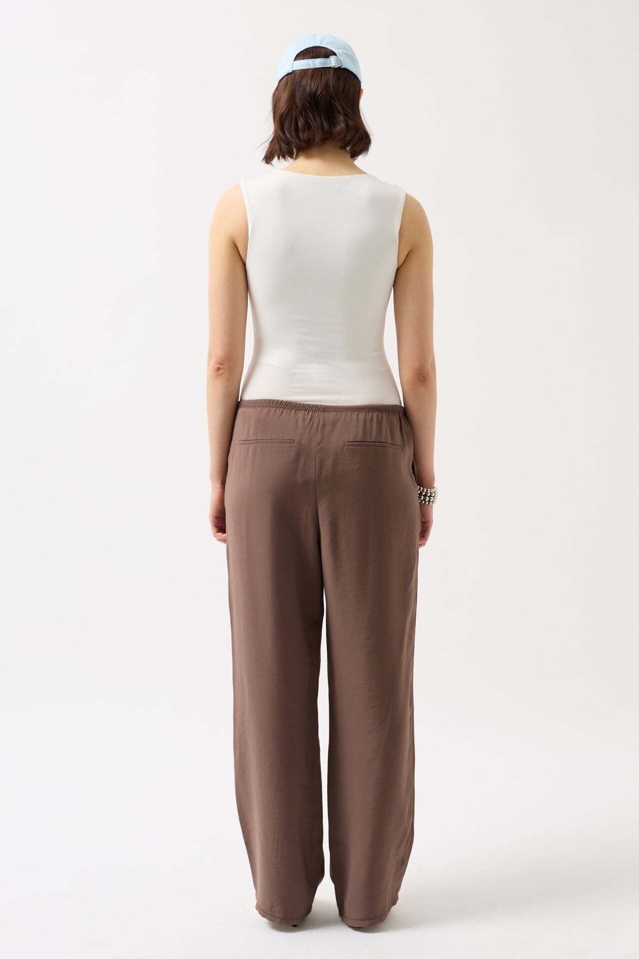 Kare Yaka Kalın Askılı Beyaz Bodysuit