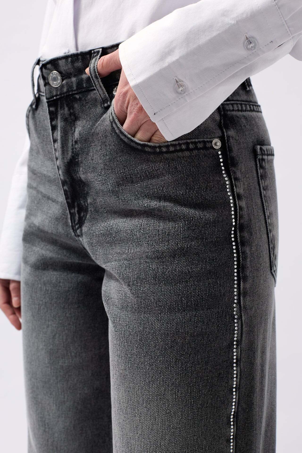 Taş Şerit Detaylı Siyah Jean