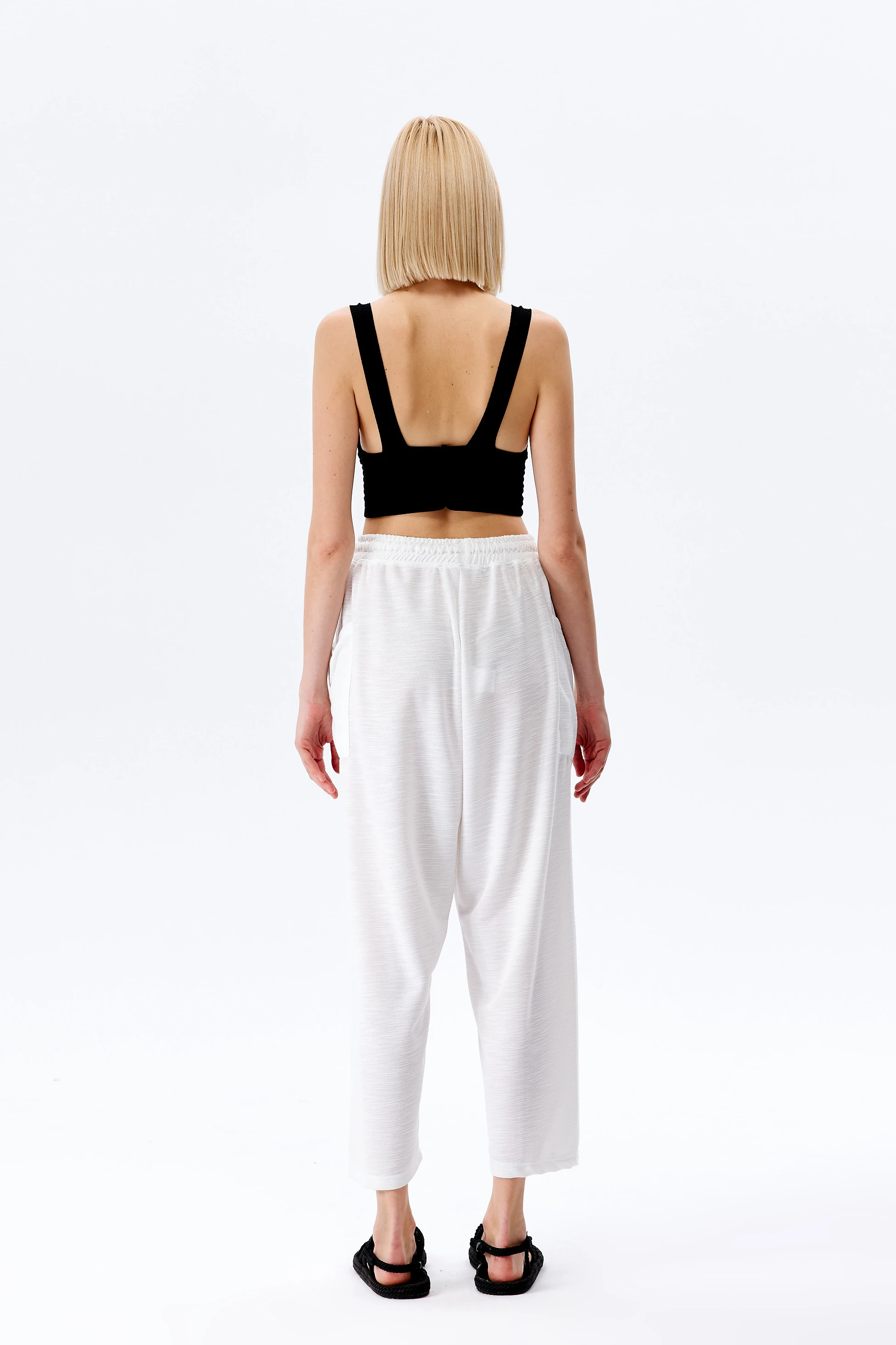 DERİN V YAKALI ASKILI CROP 