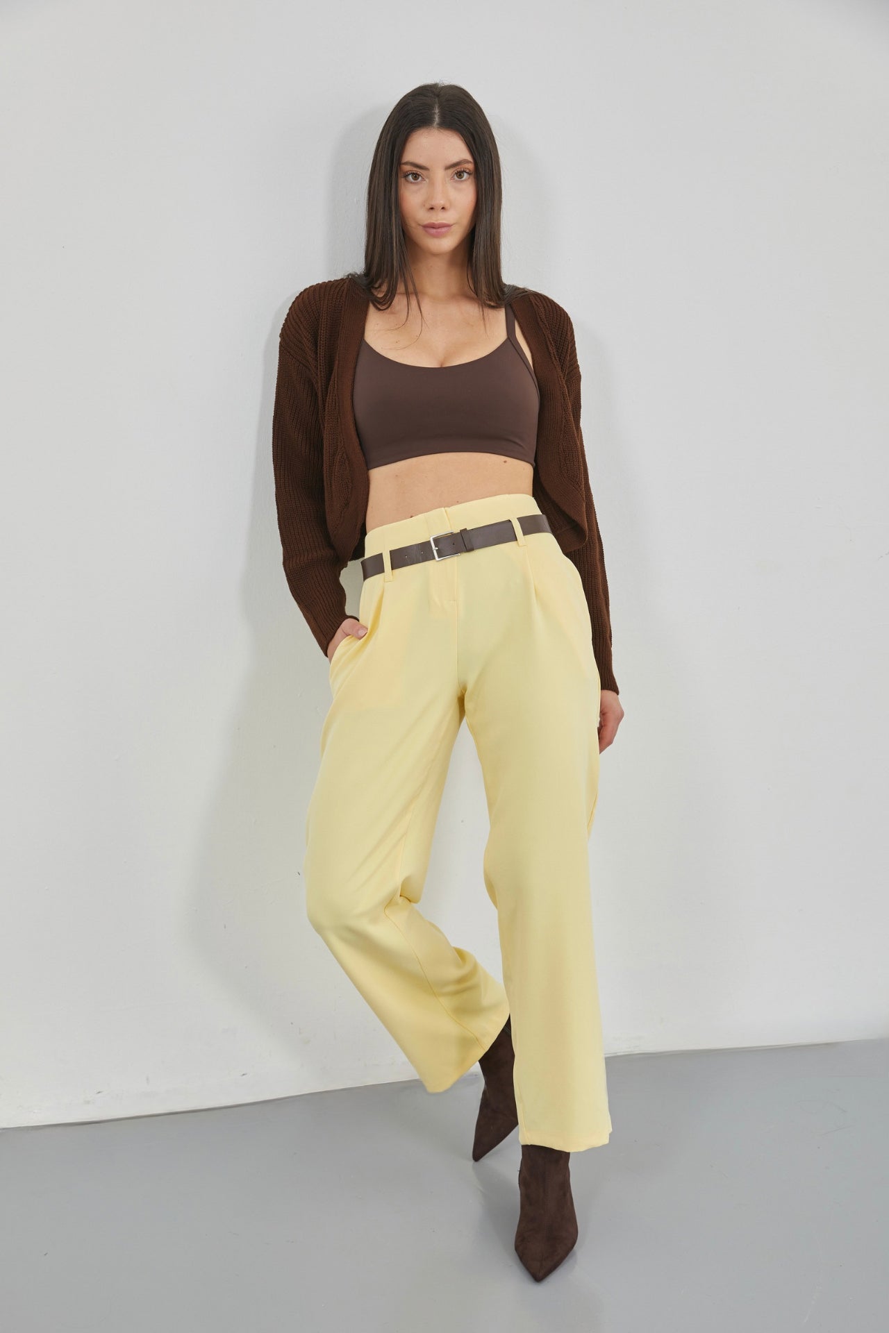 Biyeli Crop Kahverengi Triko Hırka
