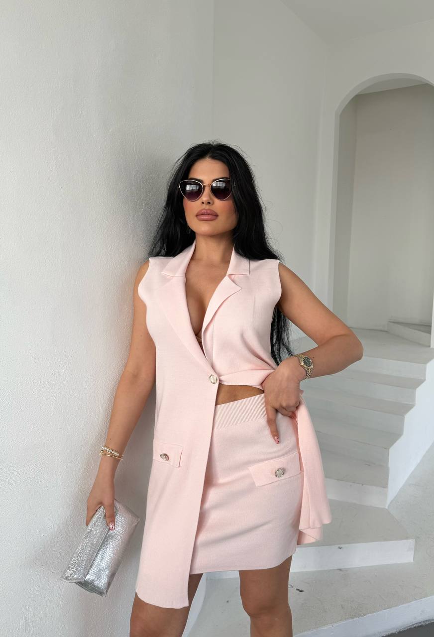 Kadın Örme Kumaş Yelek & Etek Takım – Şık Düğme Detaylı İkili Takım