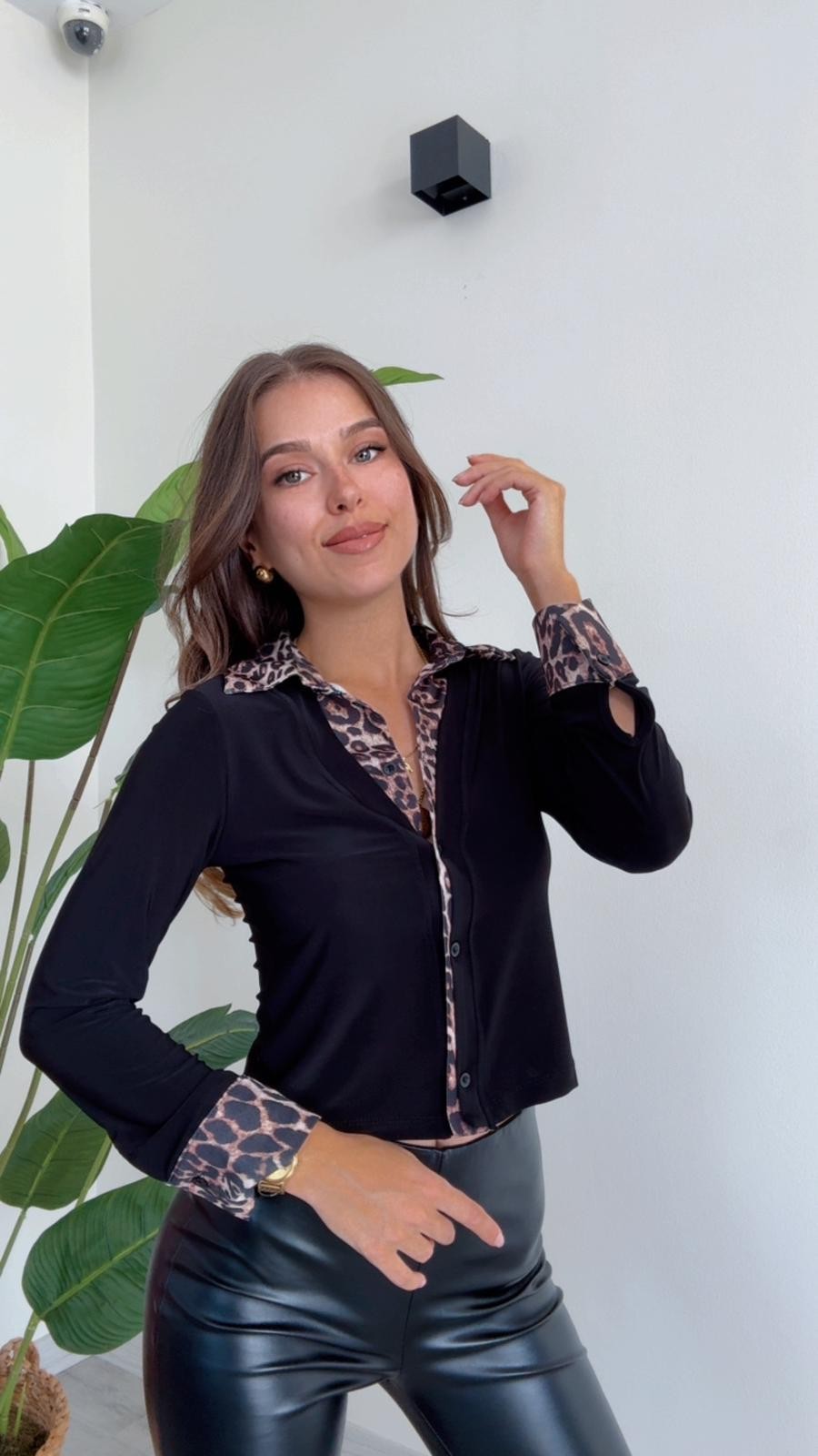 Leopar Detaylı Siyah Bluz