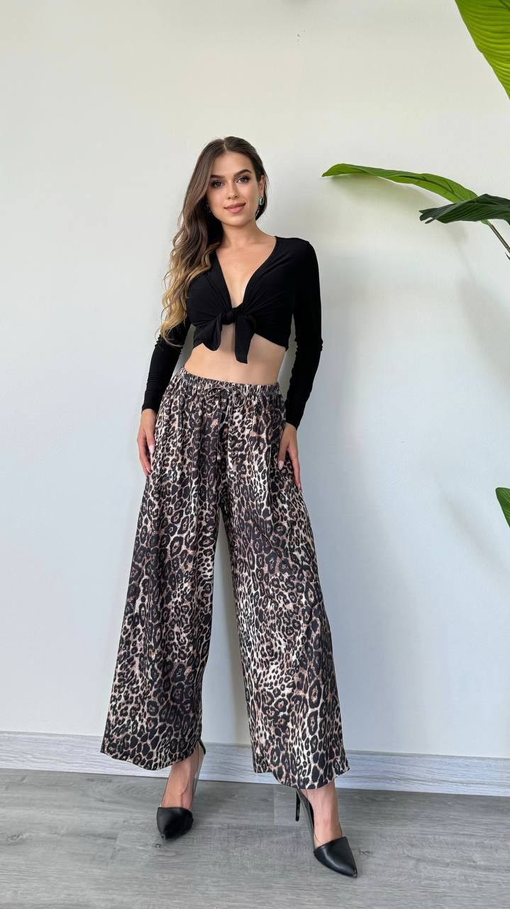 Leopar Desenli Geniş Paça Pantolon - Şıklığın ve Rahatlığın Buluşması