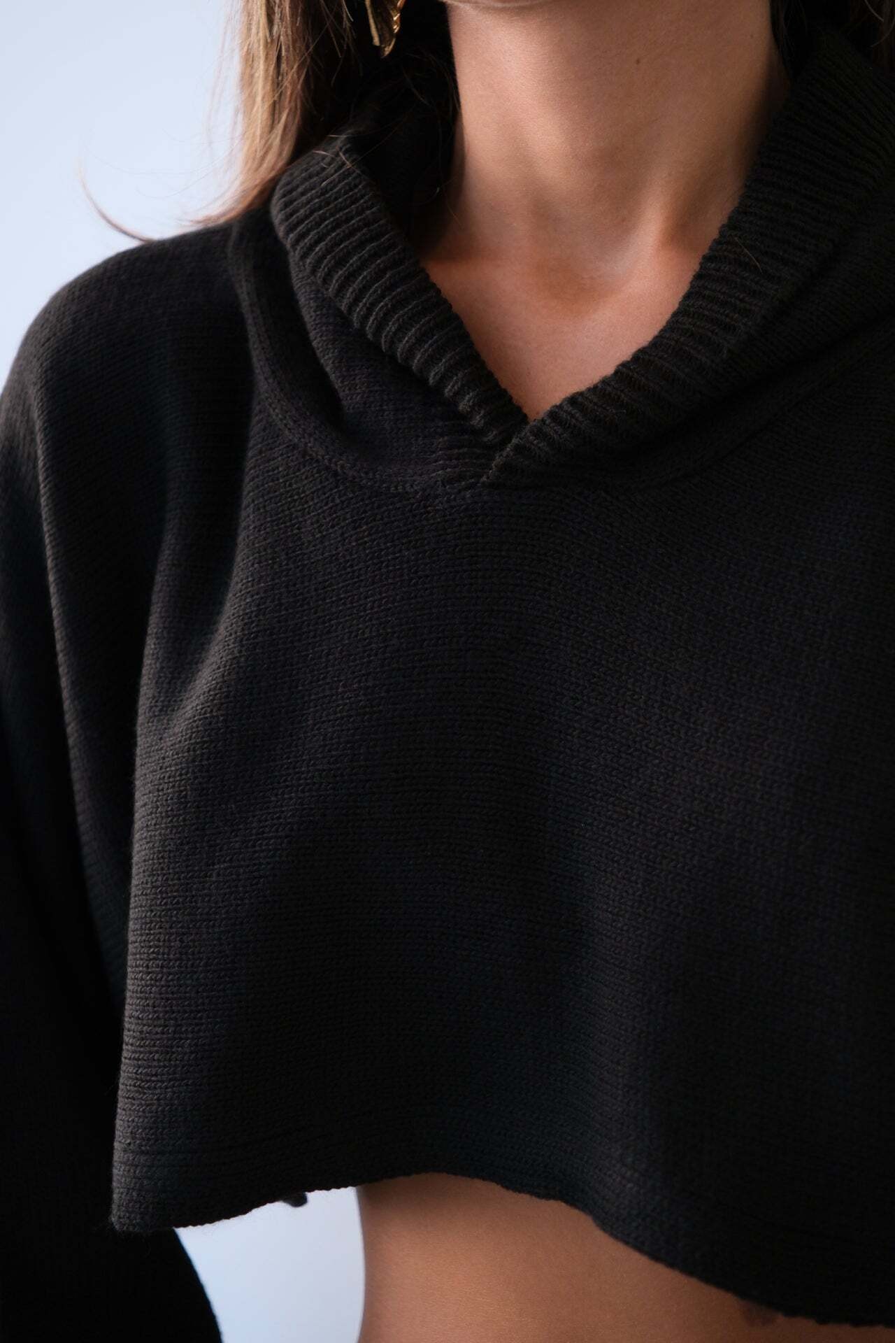 Kapüşonlu Siyah Crop Kazak