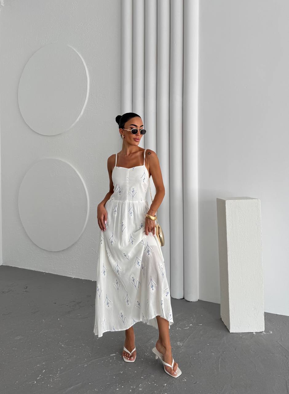 Askılı, Nakış İşlemeli Rahat Kesim Yazlık Elbise