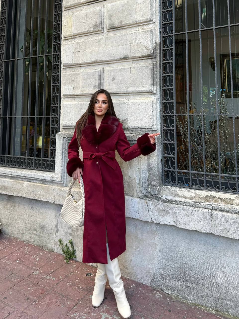 Premium Kürk Yakalı ve Kürk Manşetli Kuşaklı Uzun Kaşe Kaban