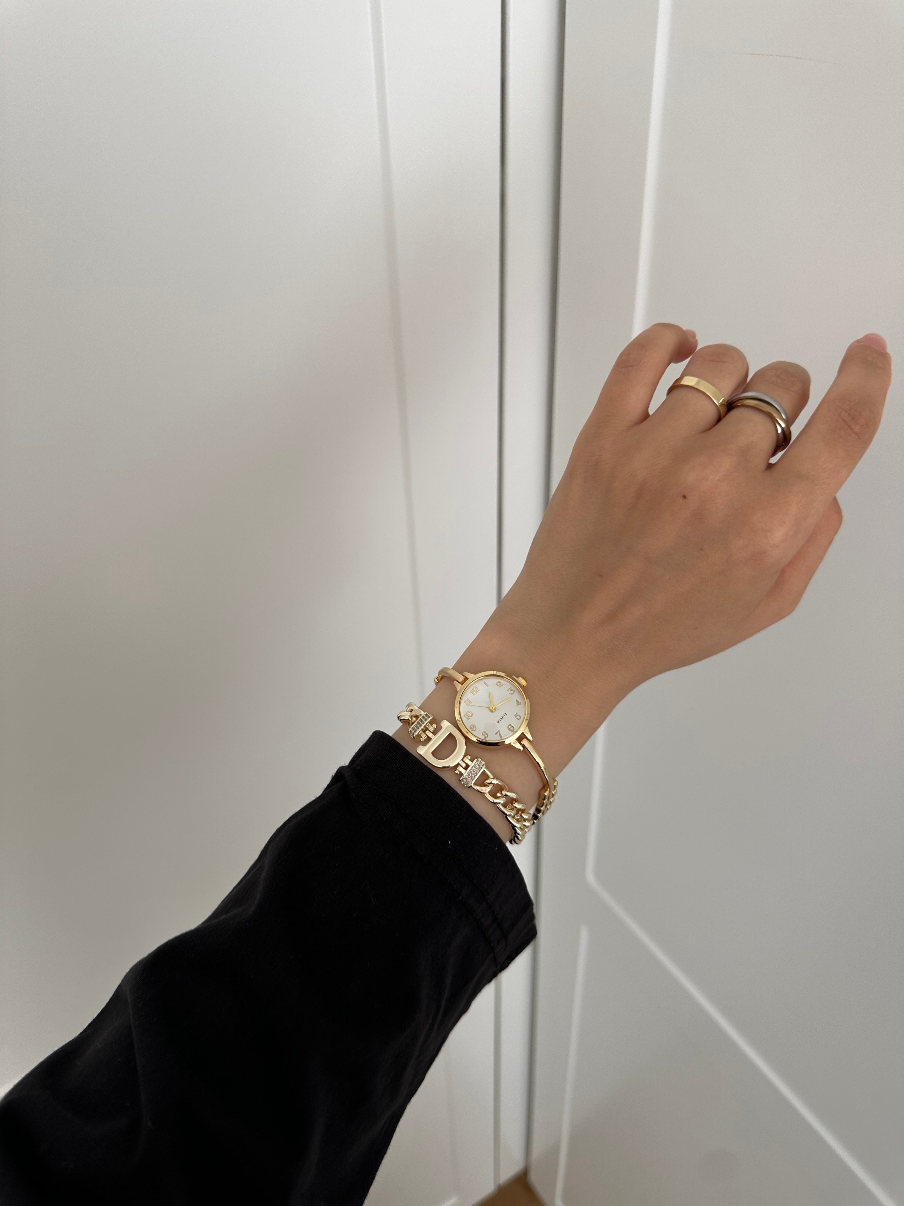 Vanessa Model Gold Beyaz Renk Saat Ve Harf Bileklik Seti 