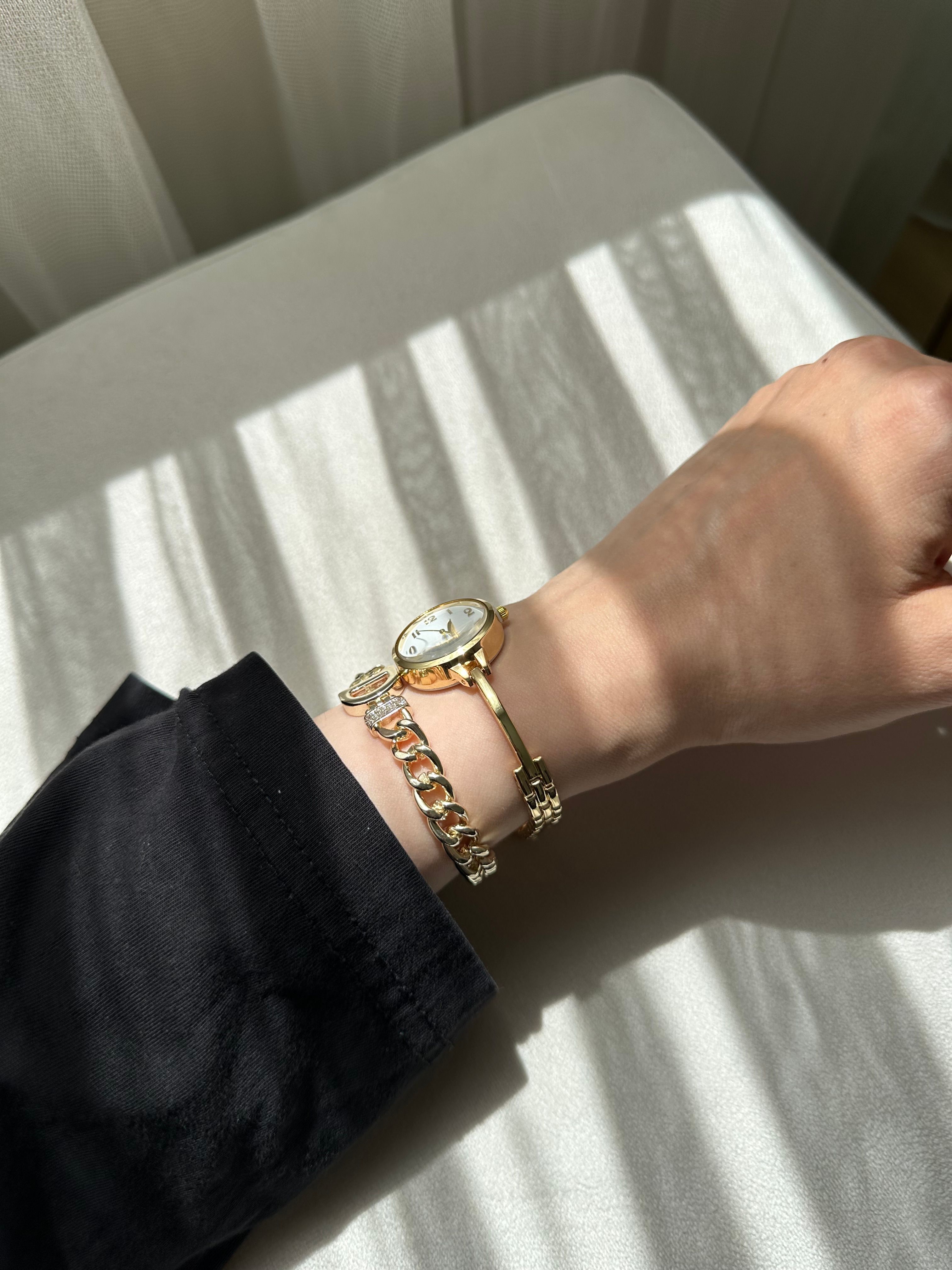 Vanessa Model Gold Beyaz Renk Saat Ve Harf Bileklik Seti 