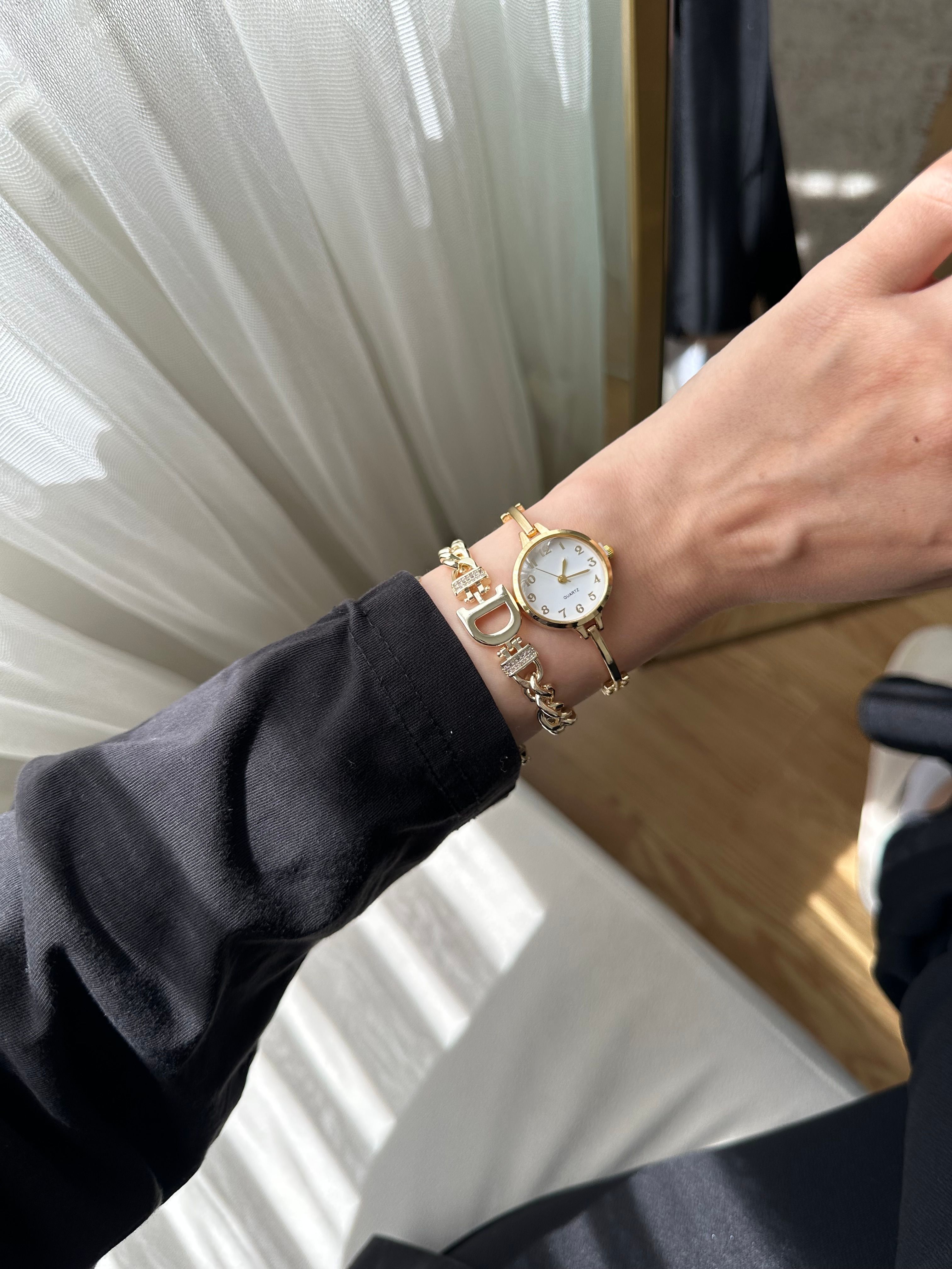 Vanessa Model Gold Beyaz Renk Saat Ve Harf Bileklik Seti 