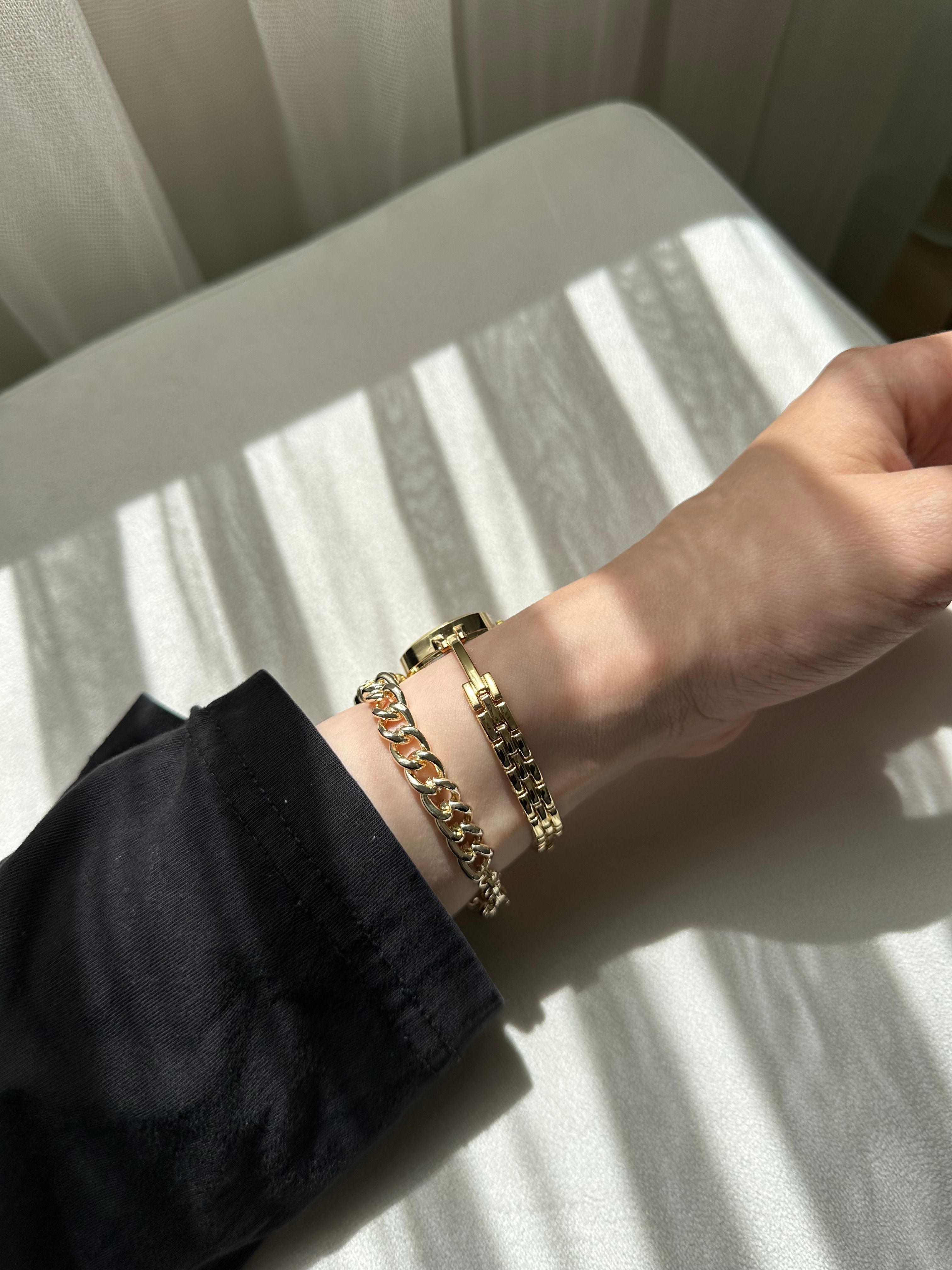 Vanessa Model Gold Beyaz Renk Saat Ve Harf Bileklik Seti 