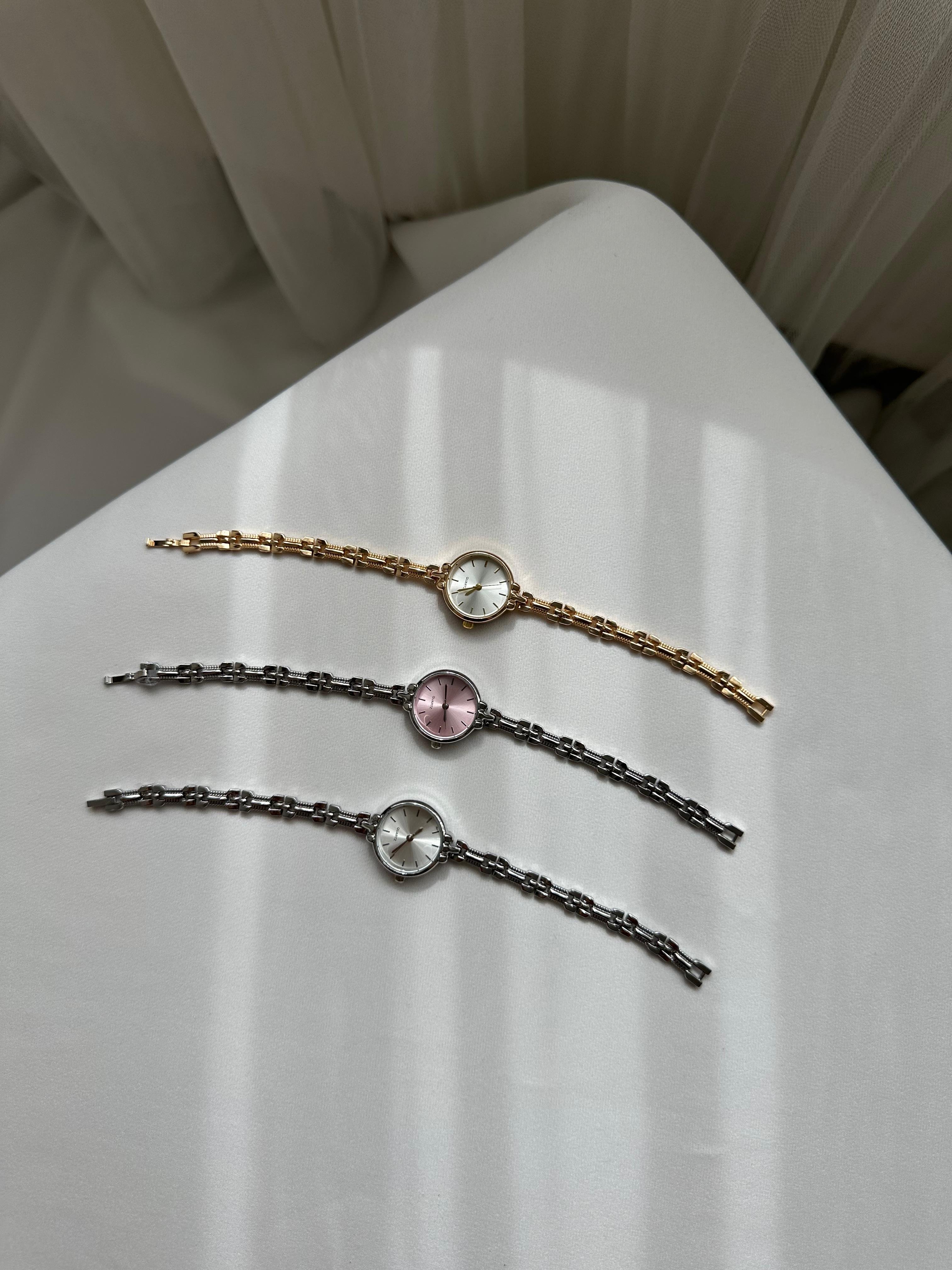 Clarie Model Saat