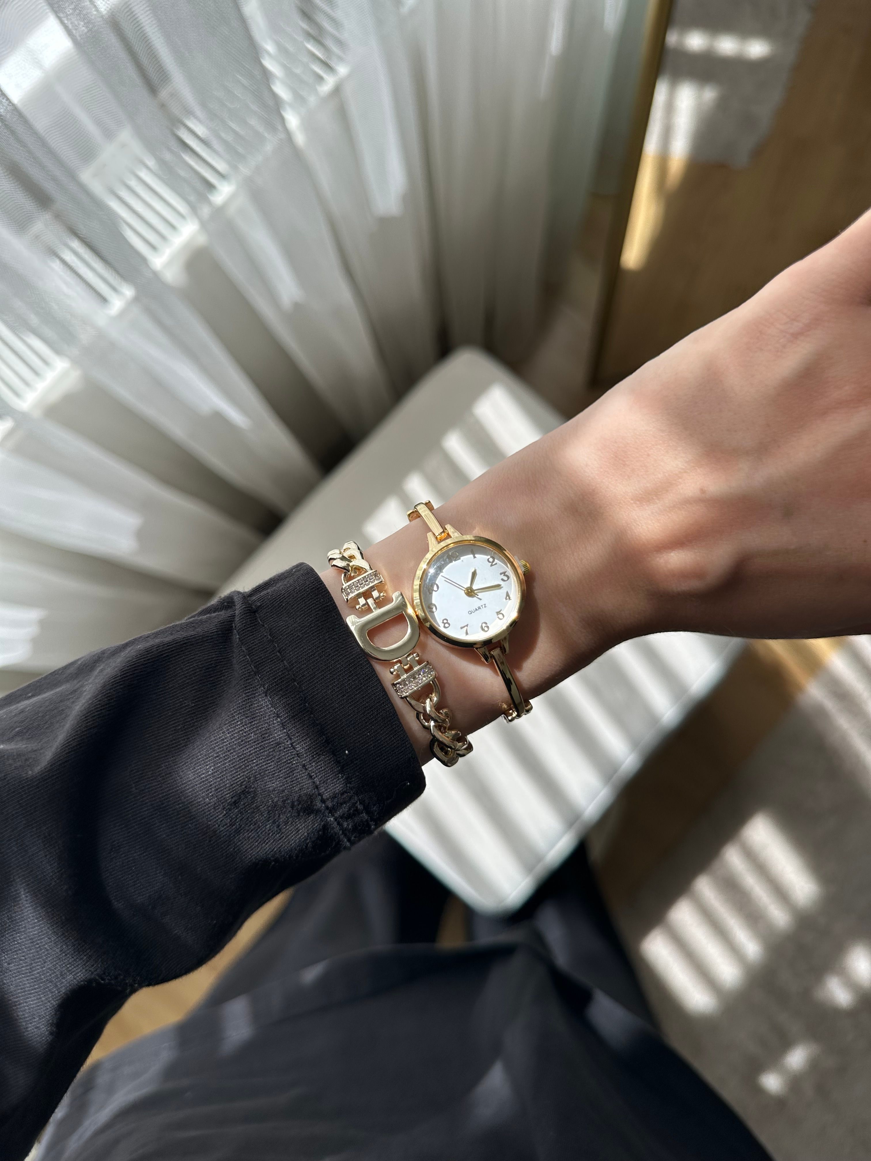 Vanessa Model Gold Beyaz Renk Saat Ve Harf Bileklik Seti 