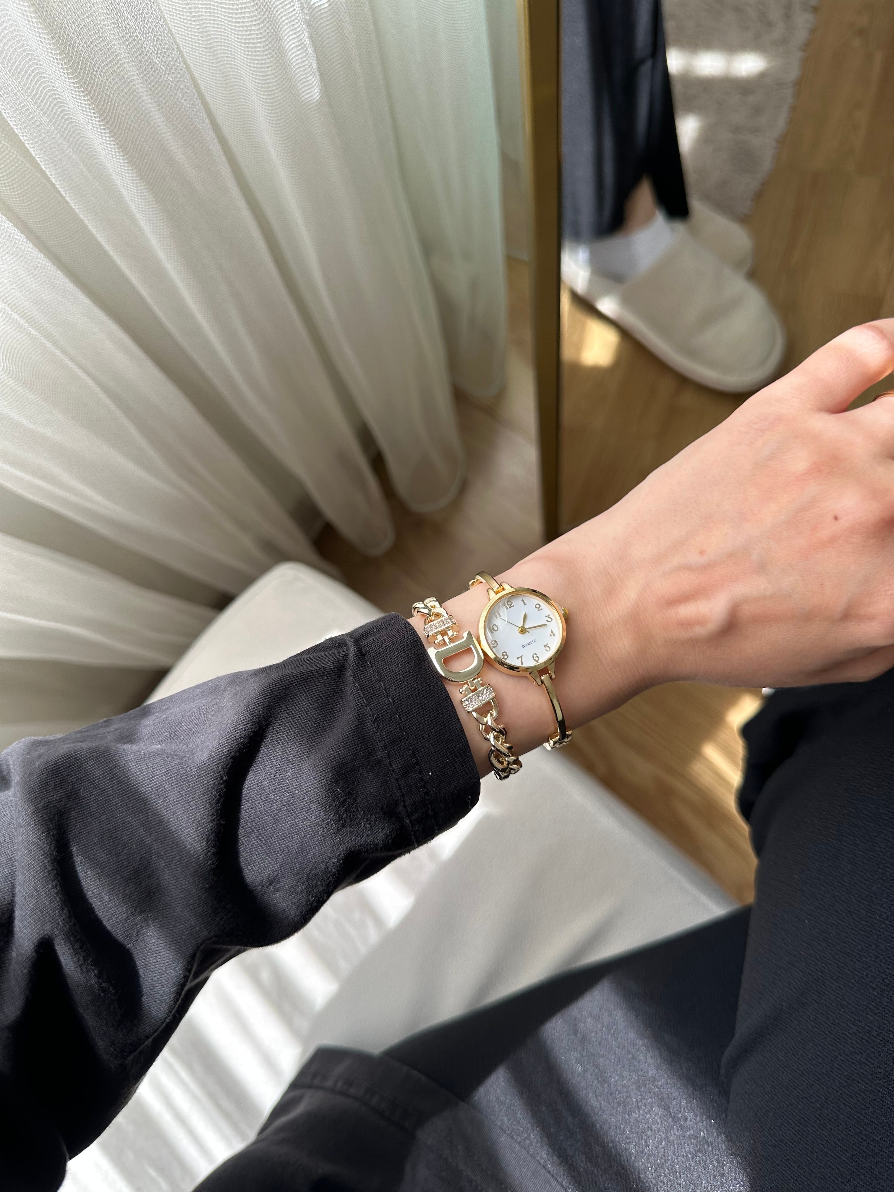 Vanessa Model Gold Beyaz Renk Saat Ve Harf Bileklik Seti 