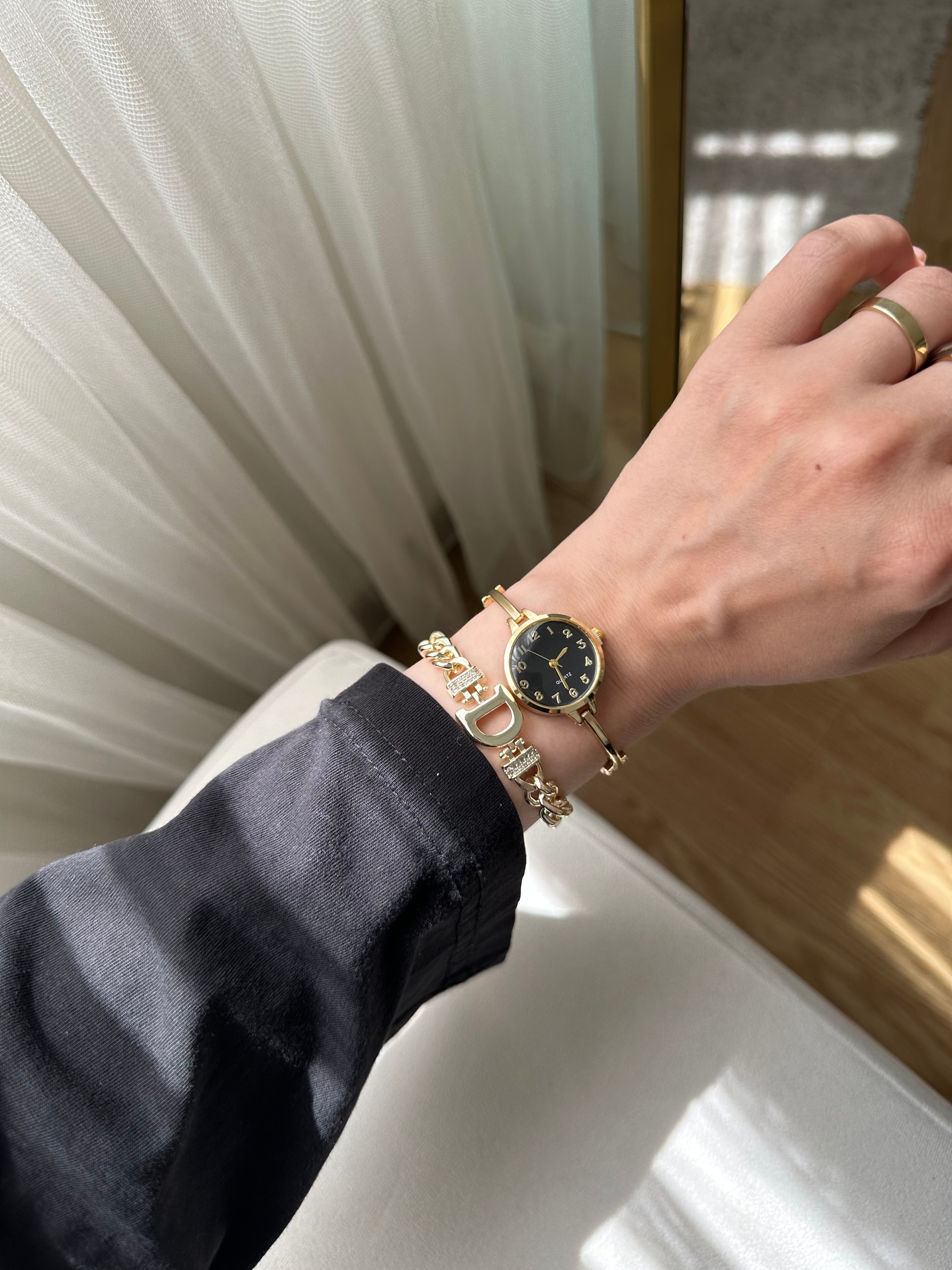 Vanessa Model Gold Siyah Renk Saat Ve Harf Bileklik Seti
