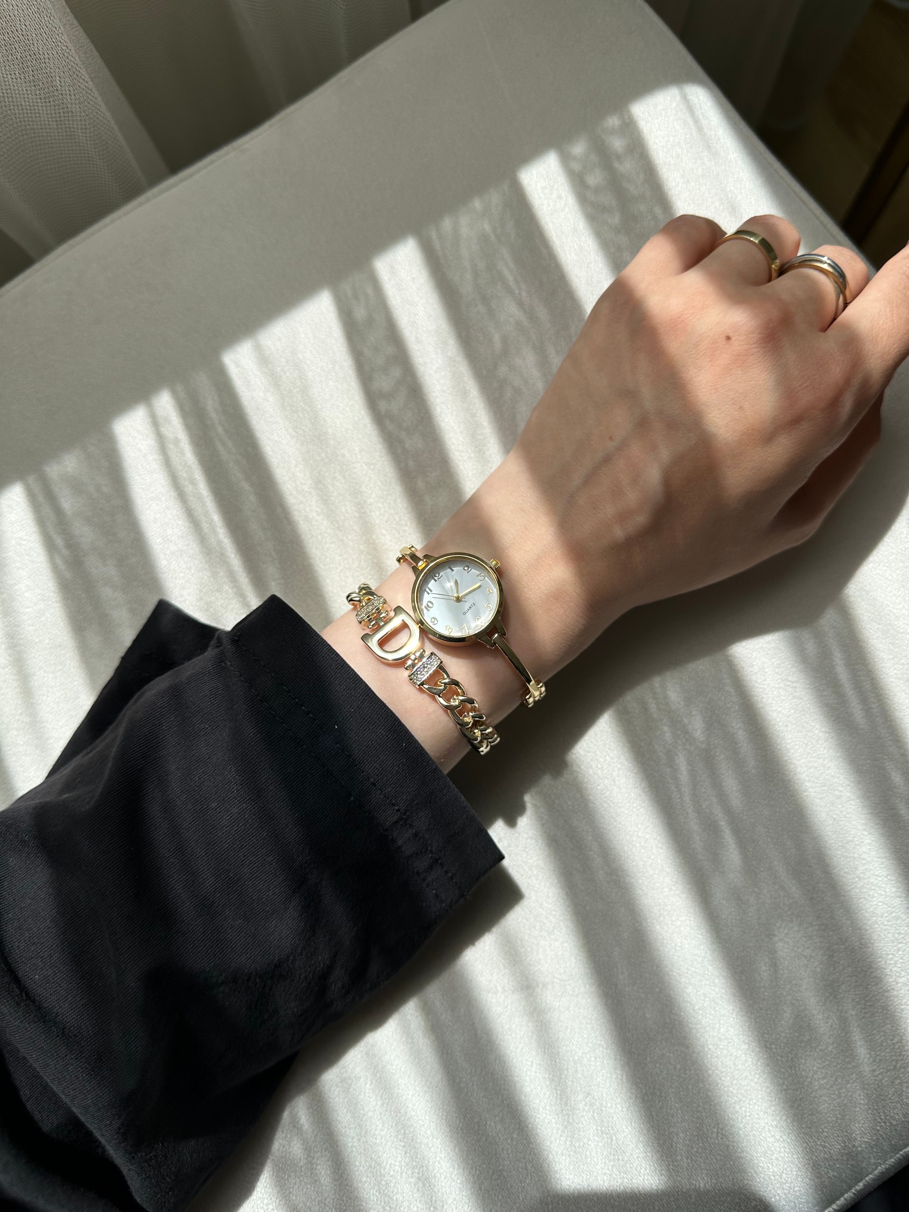 Vanessa Model Gold Beyaz Renk Saat Ve Harf Bileklik Seti 