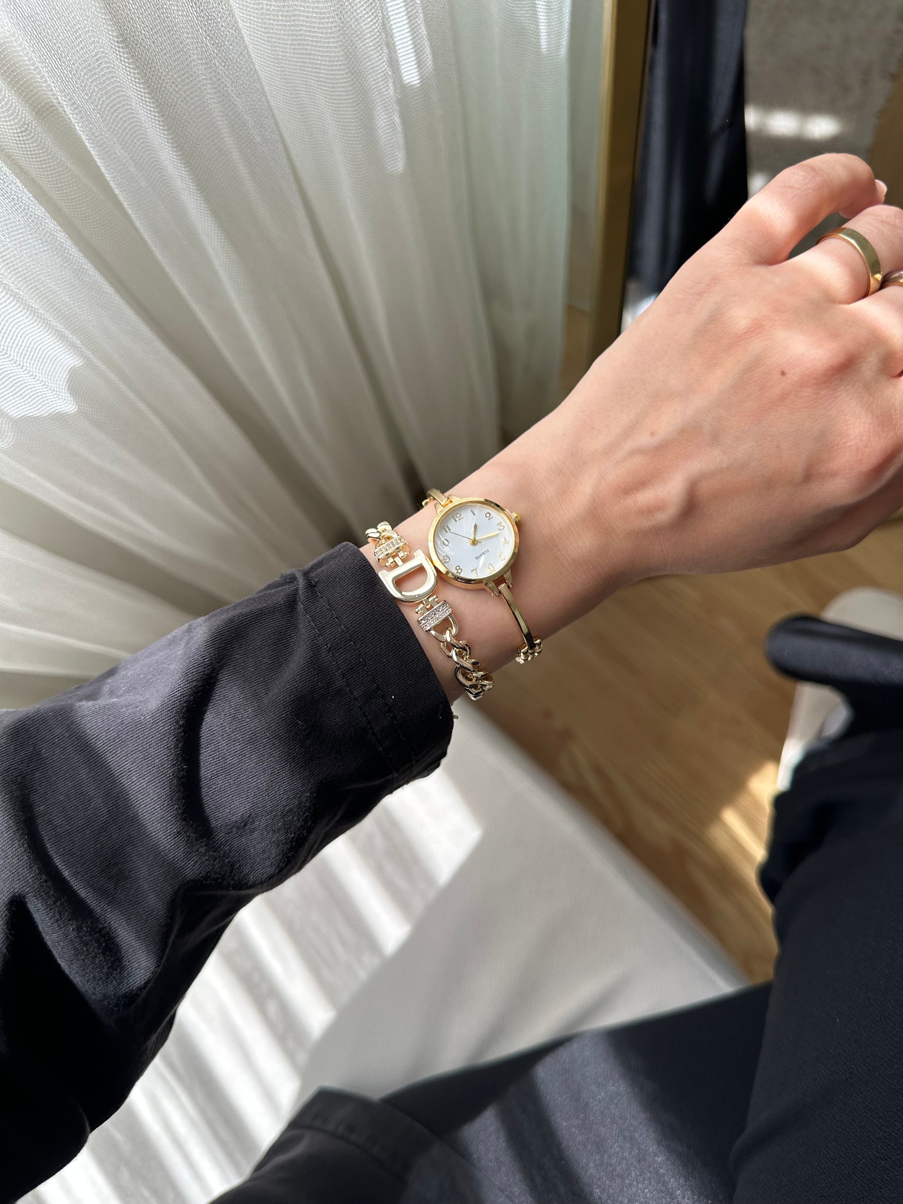 Vanessa Model Gold Beyaz Renk Saat Ve Harf Bileklik Seti 