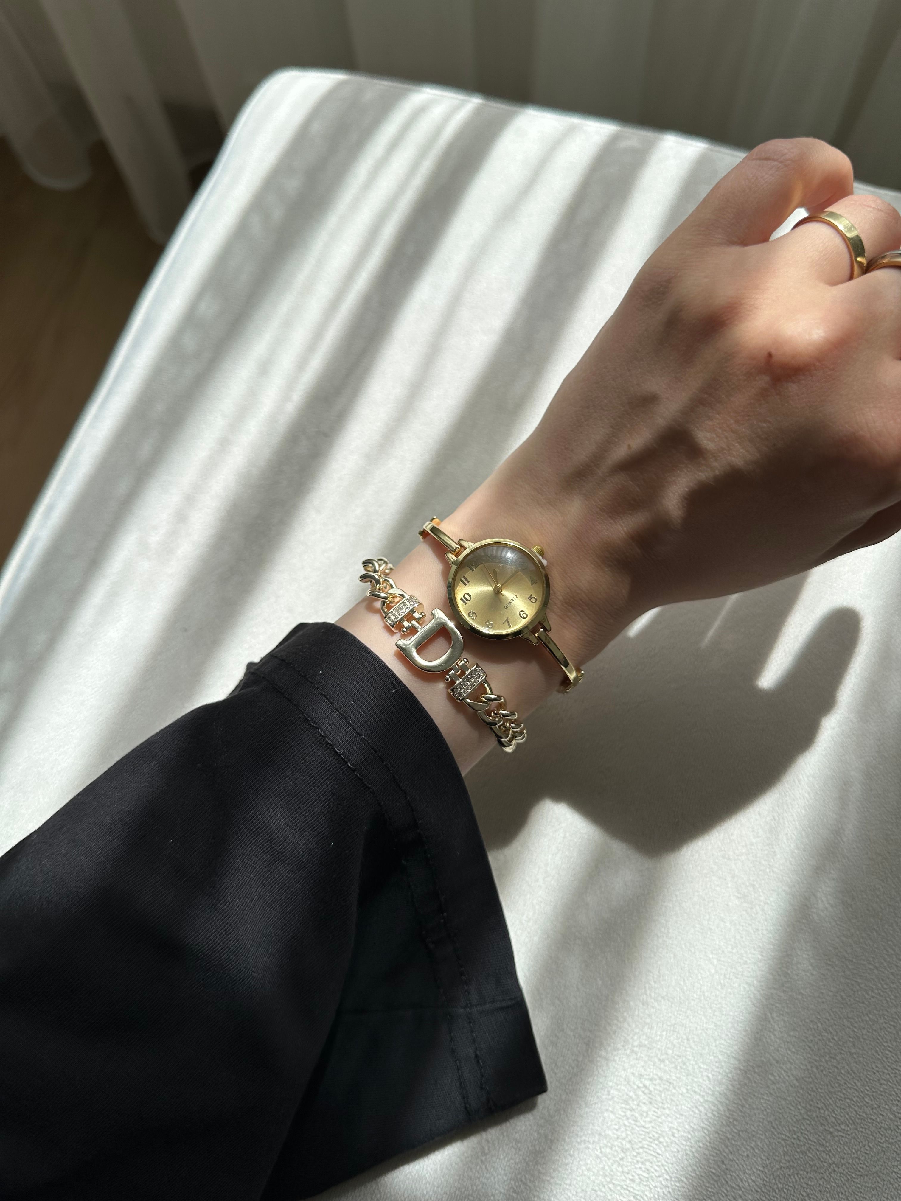 Vanessa Model Gold Saat Ve Harf  Bileklik Seti