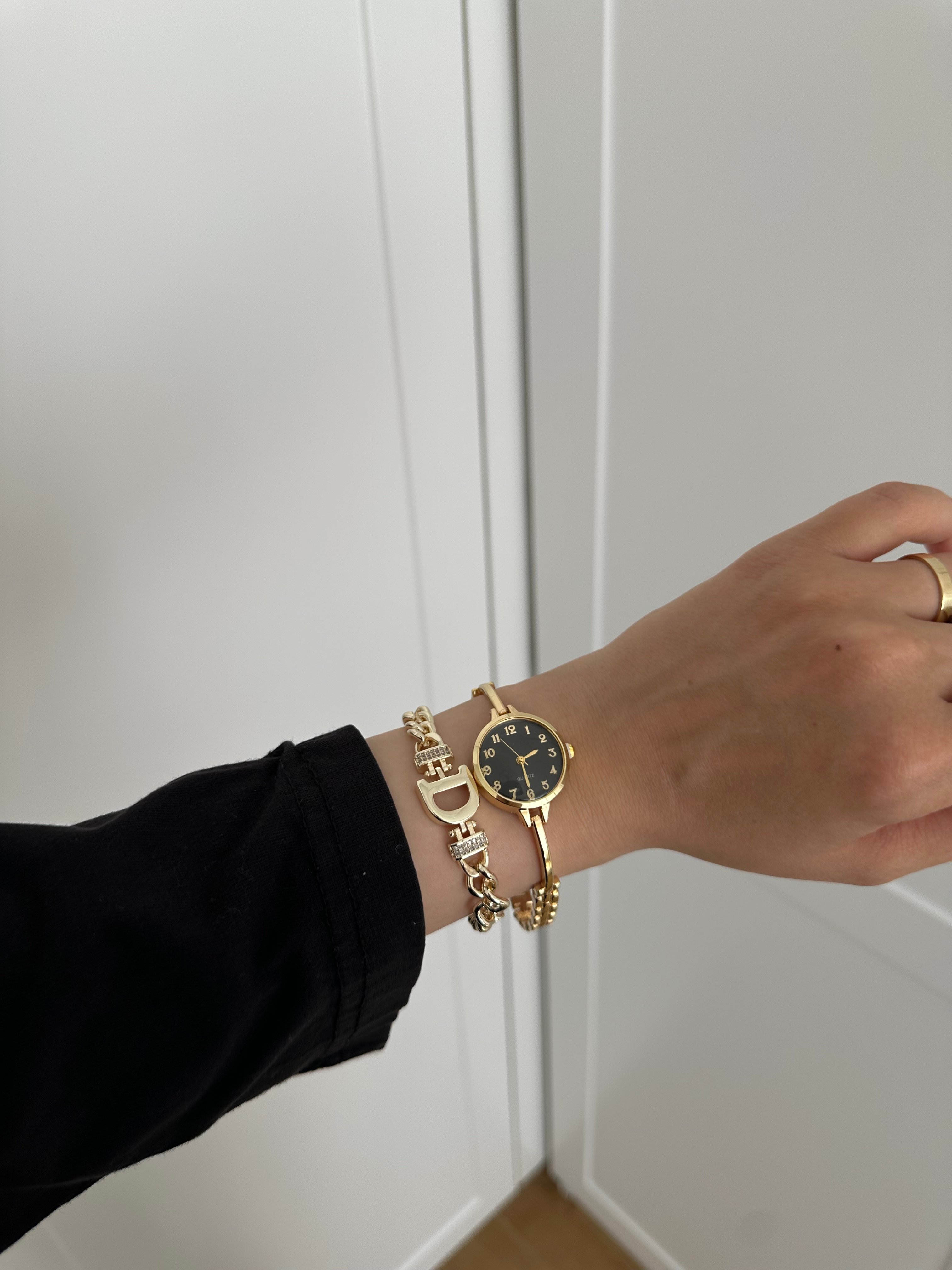 Vanessa Model Gold Siyah Renk Saat Ve Harf Bileklik Seti