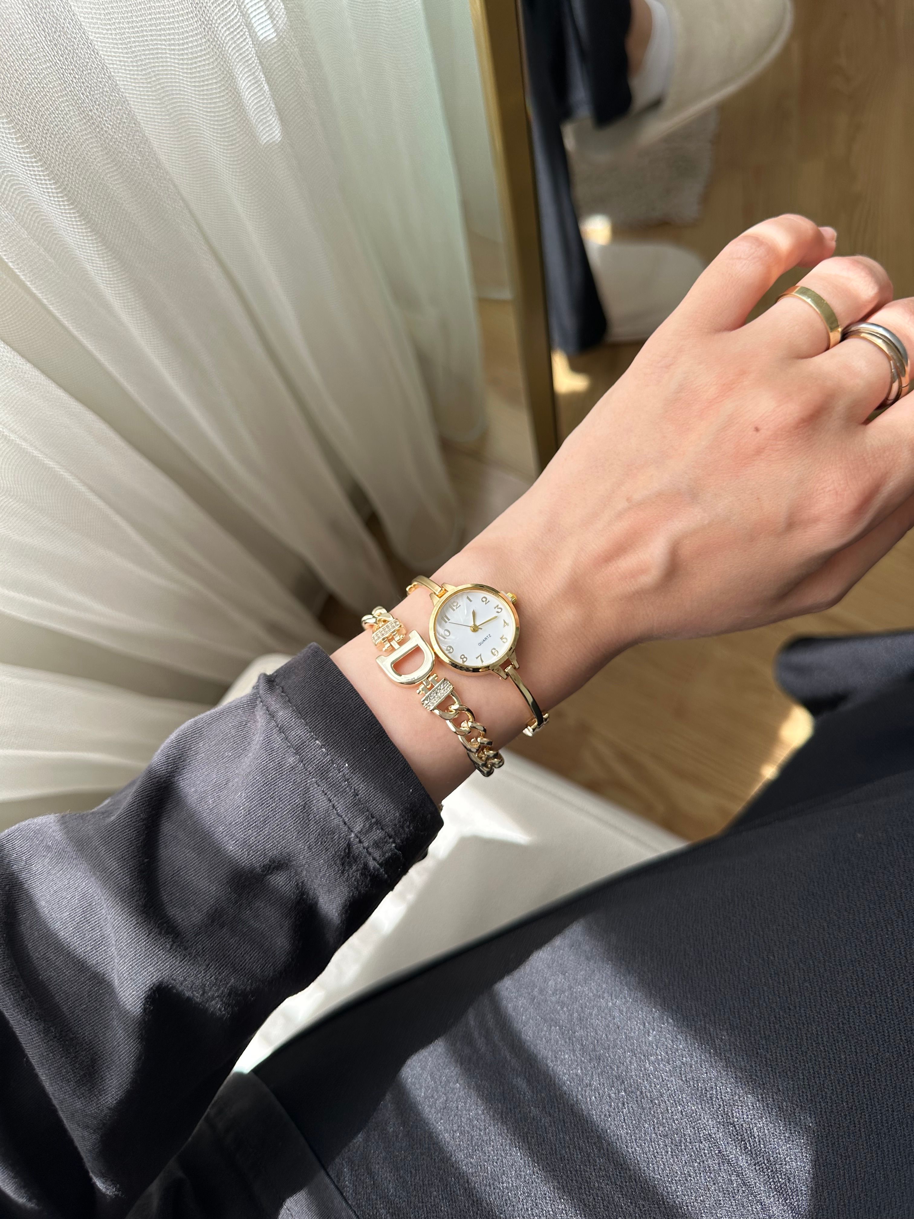 Vanessa Model Gold Beyaz Renk Saat Ve Harf Bileklik Seti 