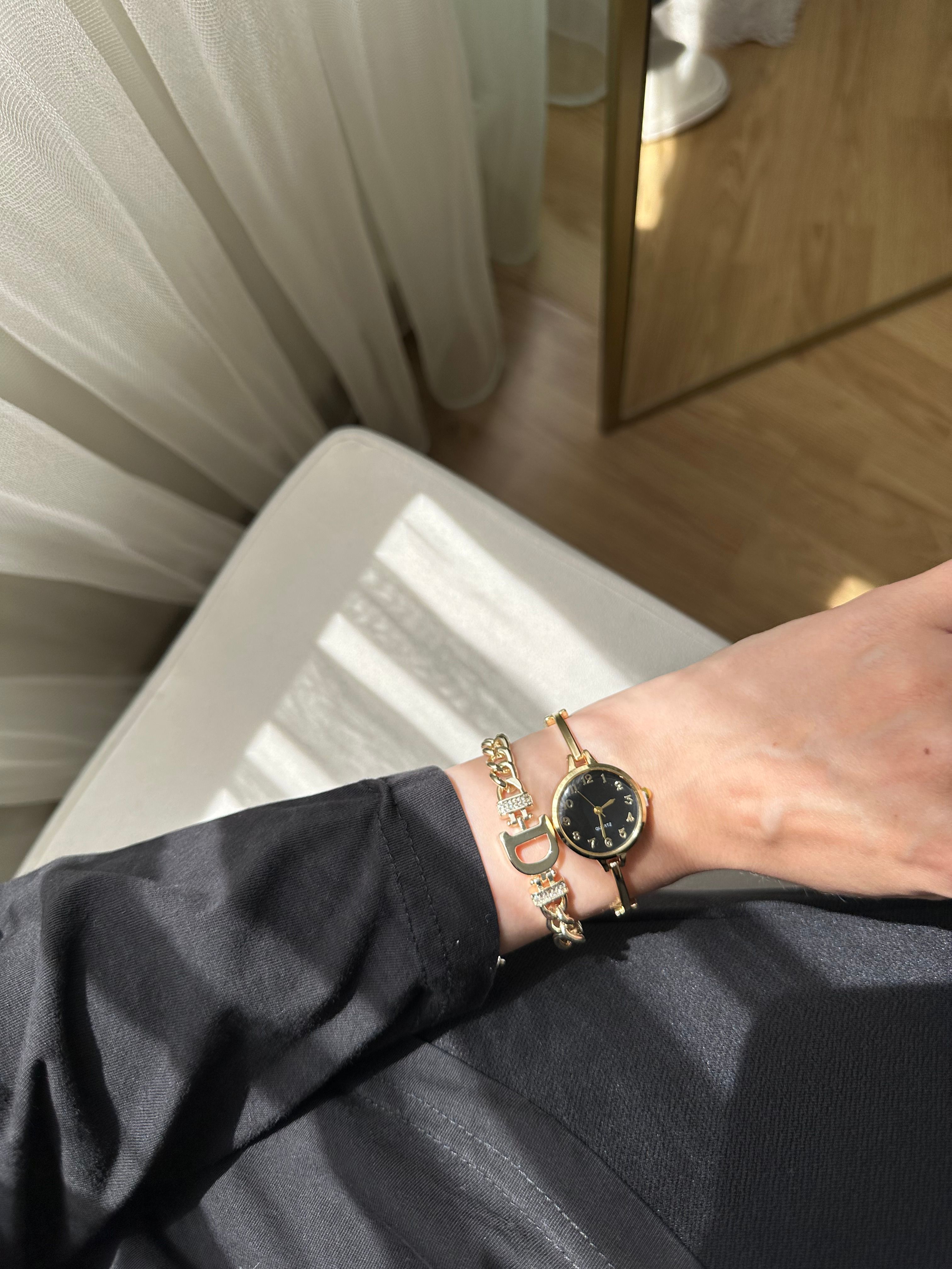 Vanessa Model Gold Siyah Renk Saat Ve Harf Bileklik Seti