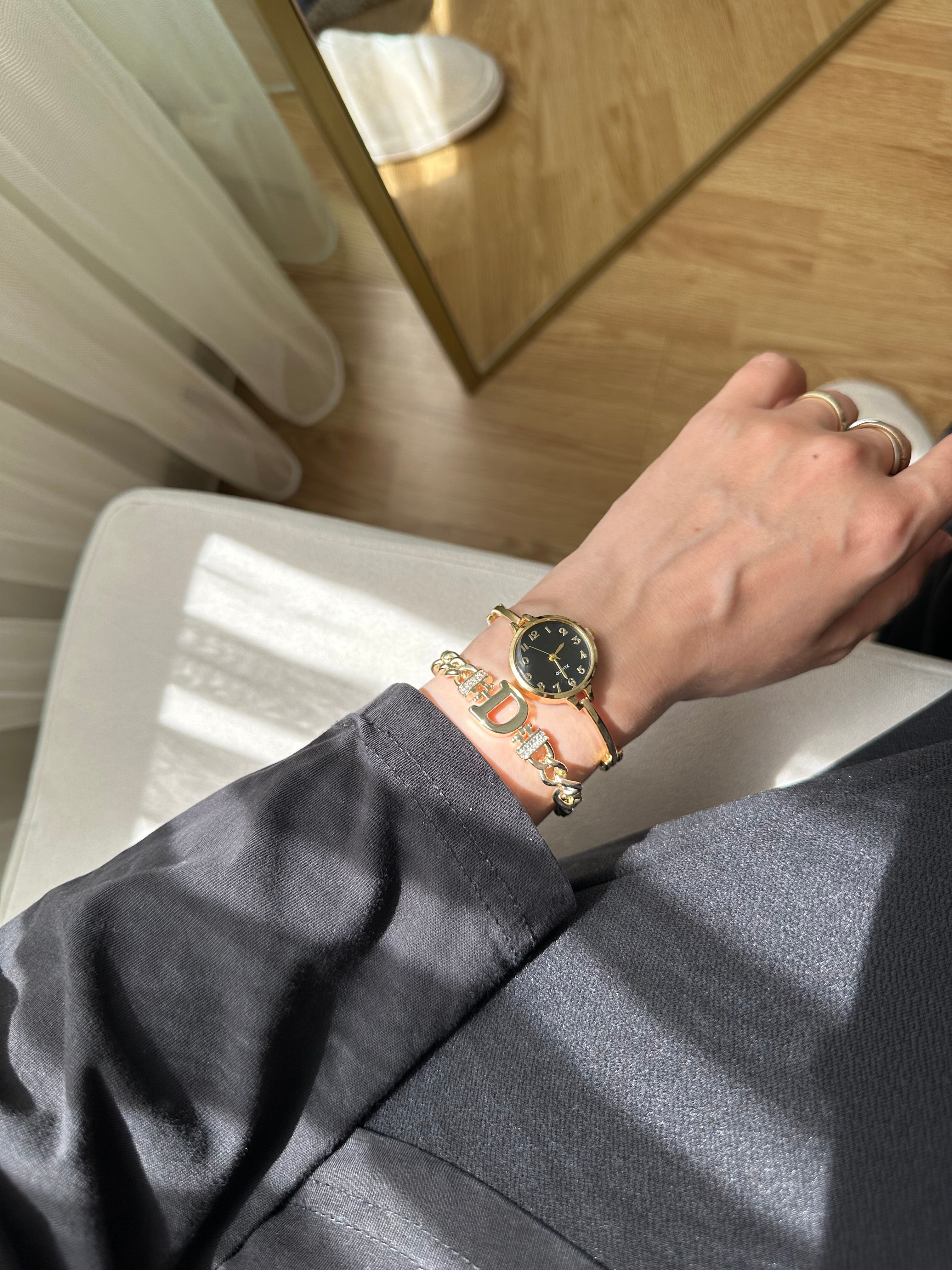 Vanessa Model Gold Siyah Renk Saat Ve Harf Bileklik Seti