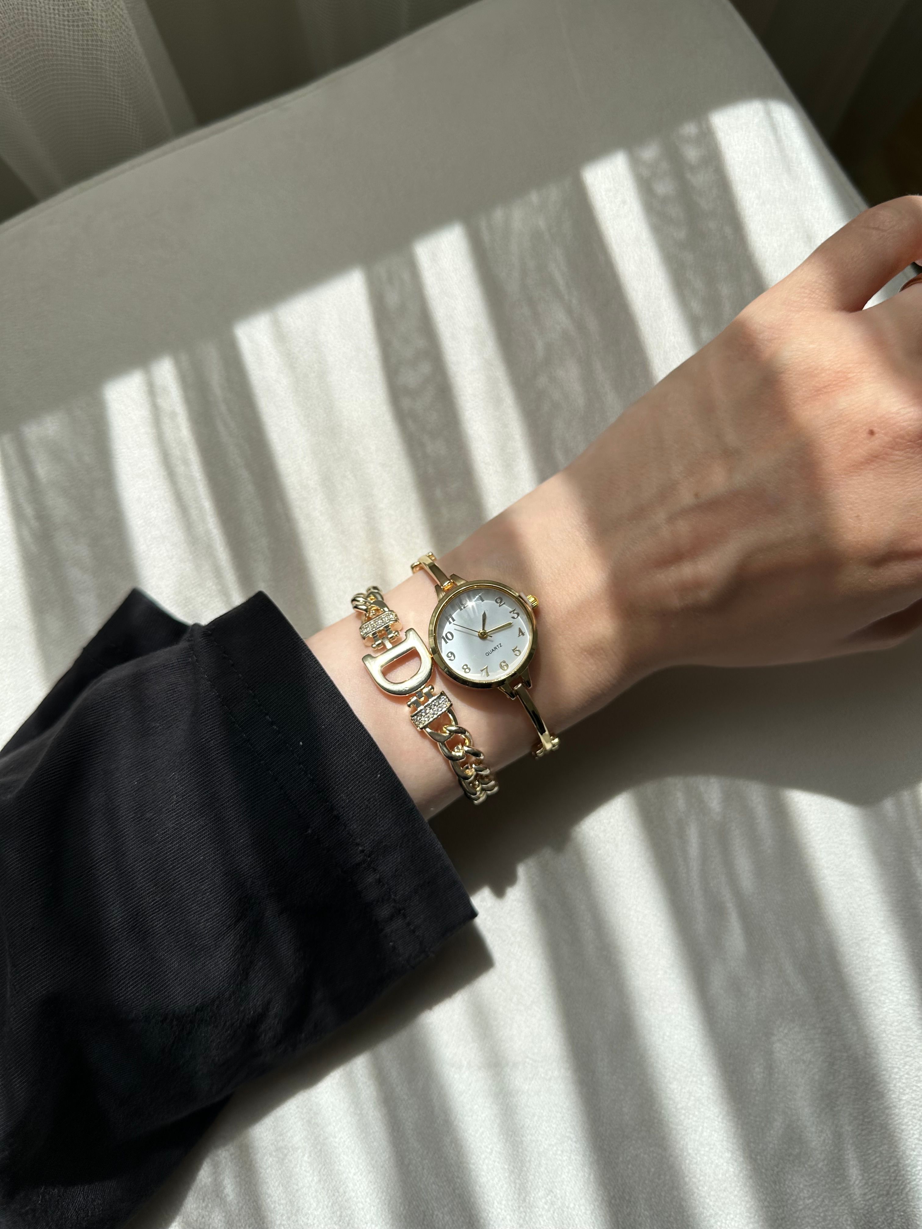 Vanessa Model Gold Beyaz Renk Saat Ve Harf Bileklik Seti 