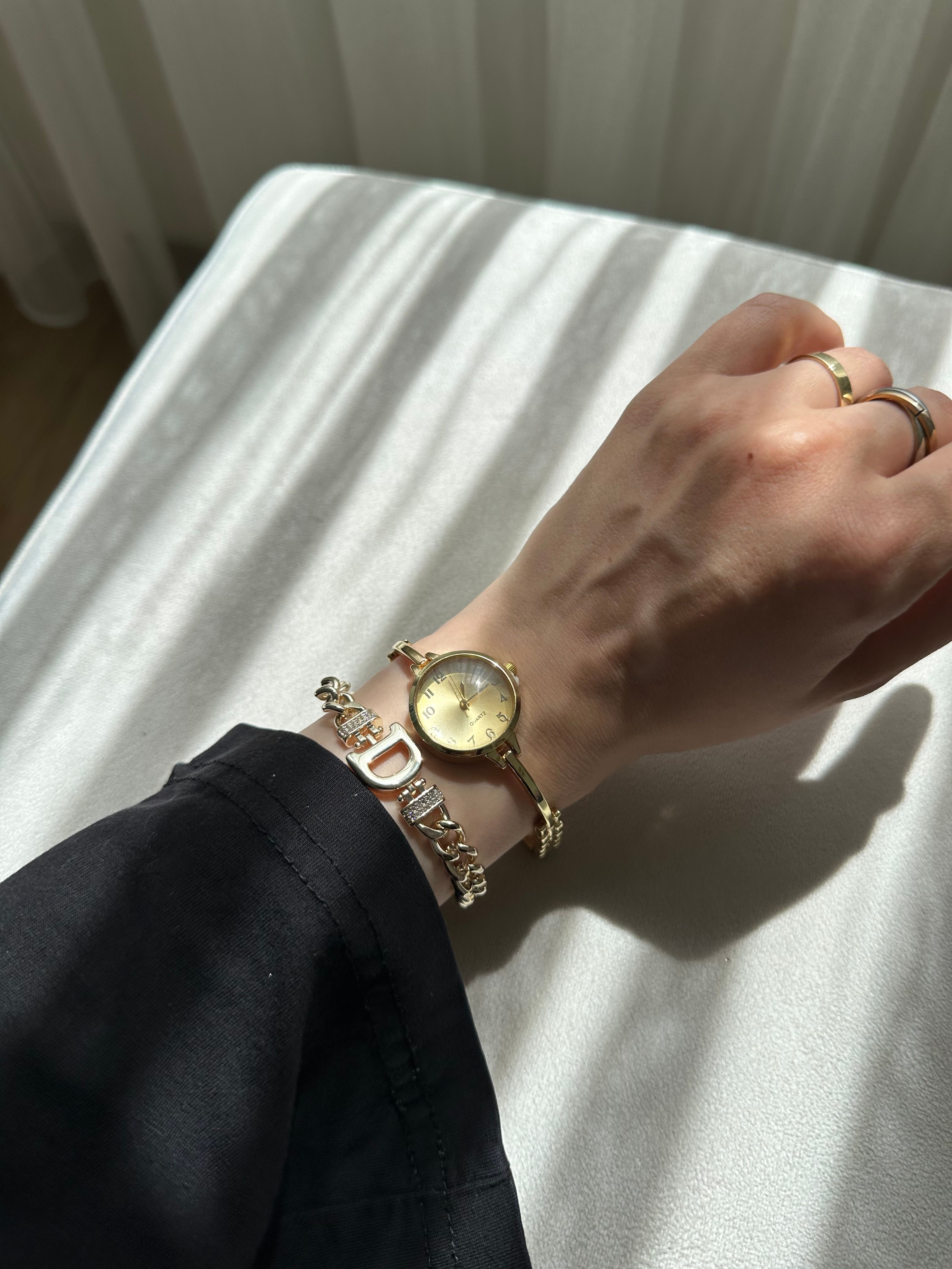 Vanessa Model Gold Saat Ve Harf  Bileklik Seti