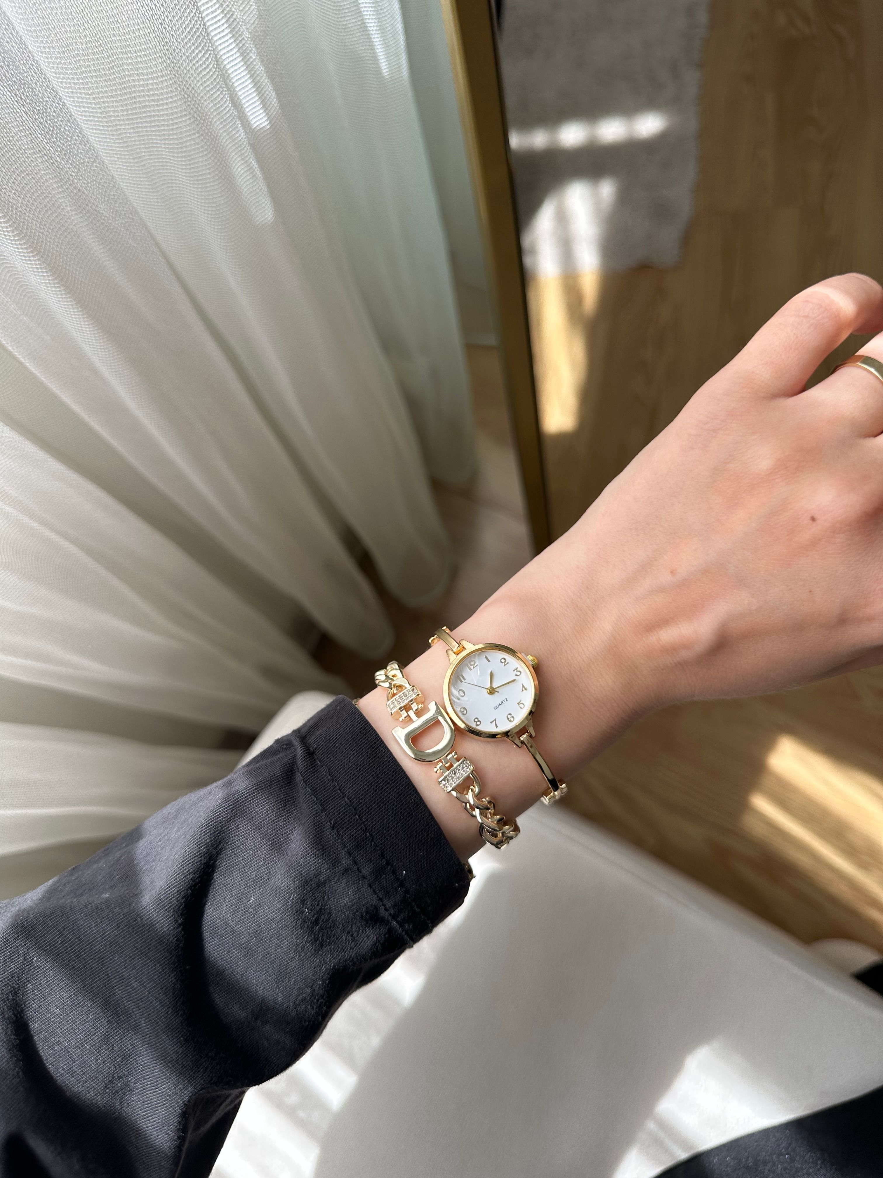 Vanessa Model Gold Beyaz Renk Saat Ve Harf Bileklik Seti 