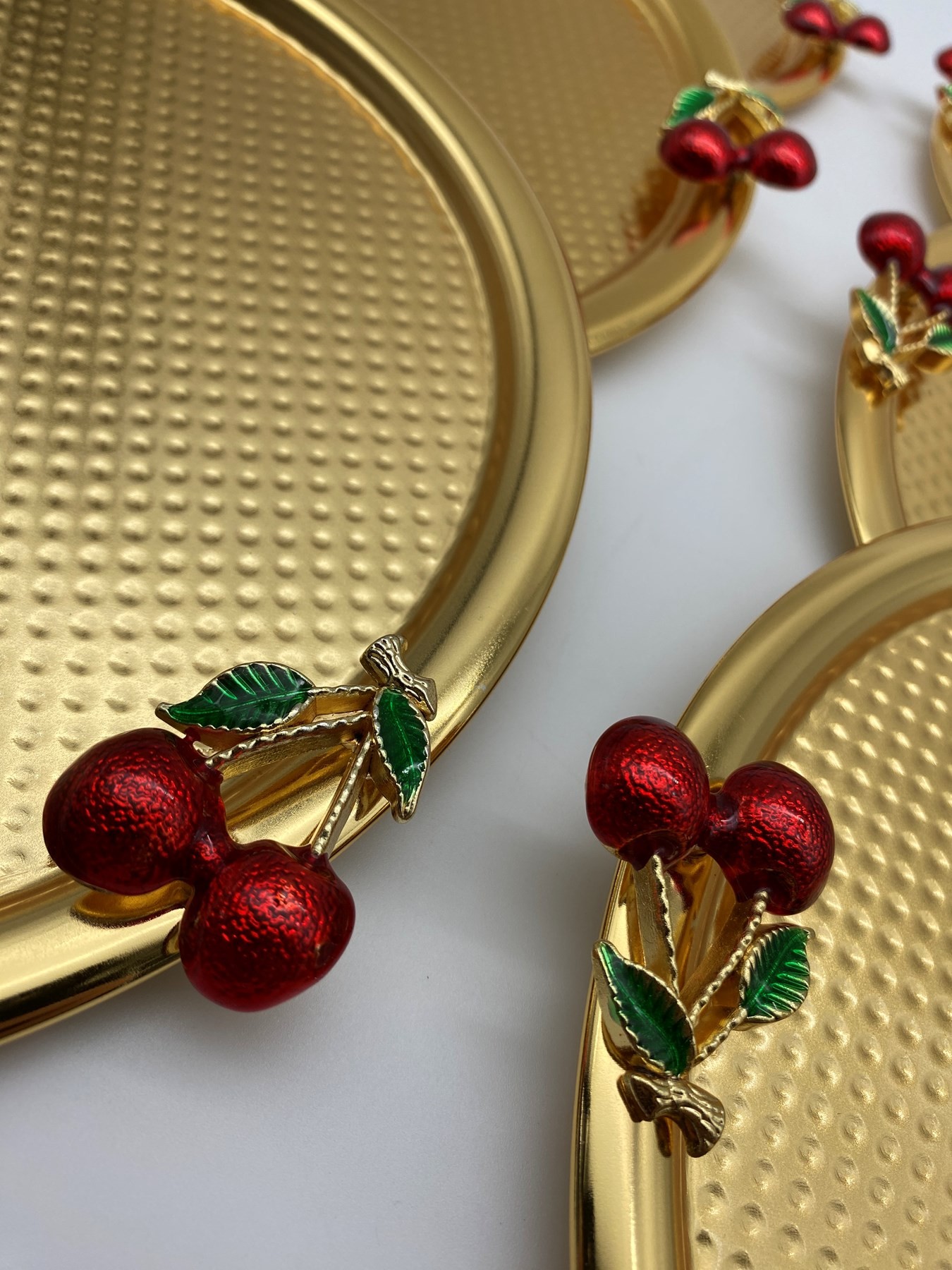 6'lı Kirazlı Yuvarlak Gold Çay ve Kahve Sunum Tepsisi, Dekoratif Servis Tepsisi 22cm Tek Kişilik