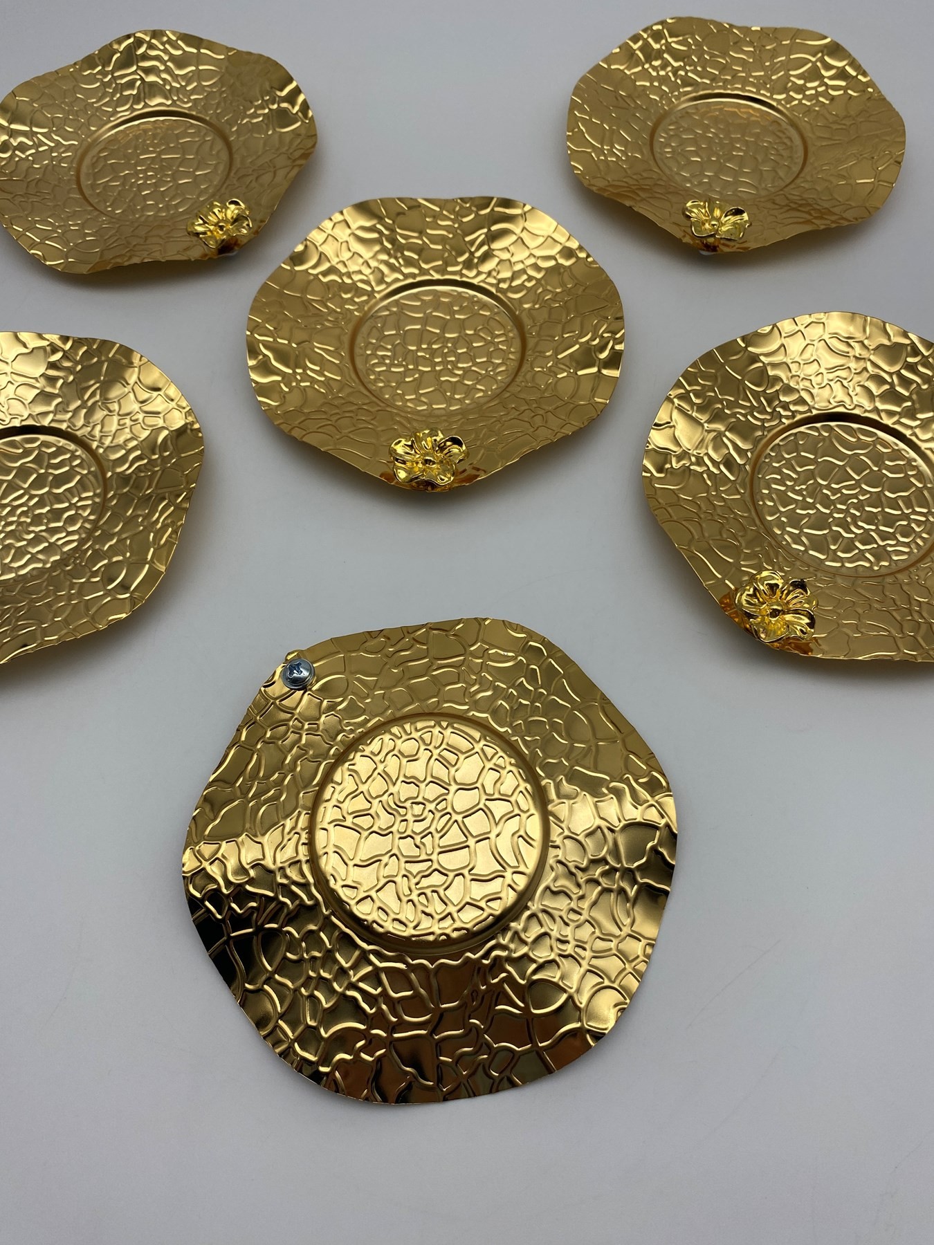 6'lı Gold Dalgalı, Kabartma Model Papatyalı Çay Tabağı Seti, Bardak Altlığı