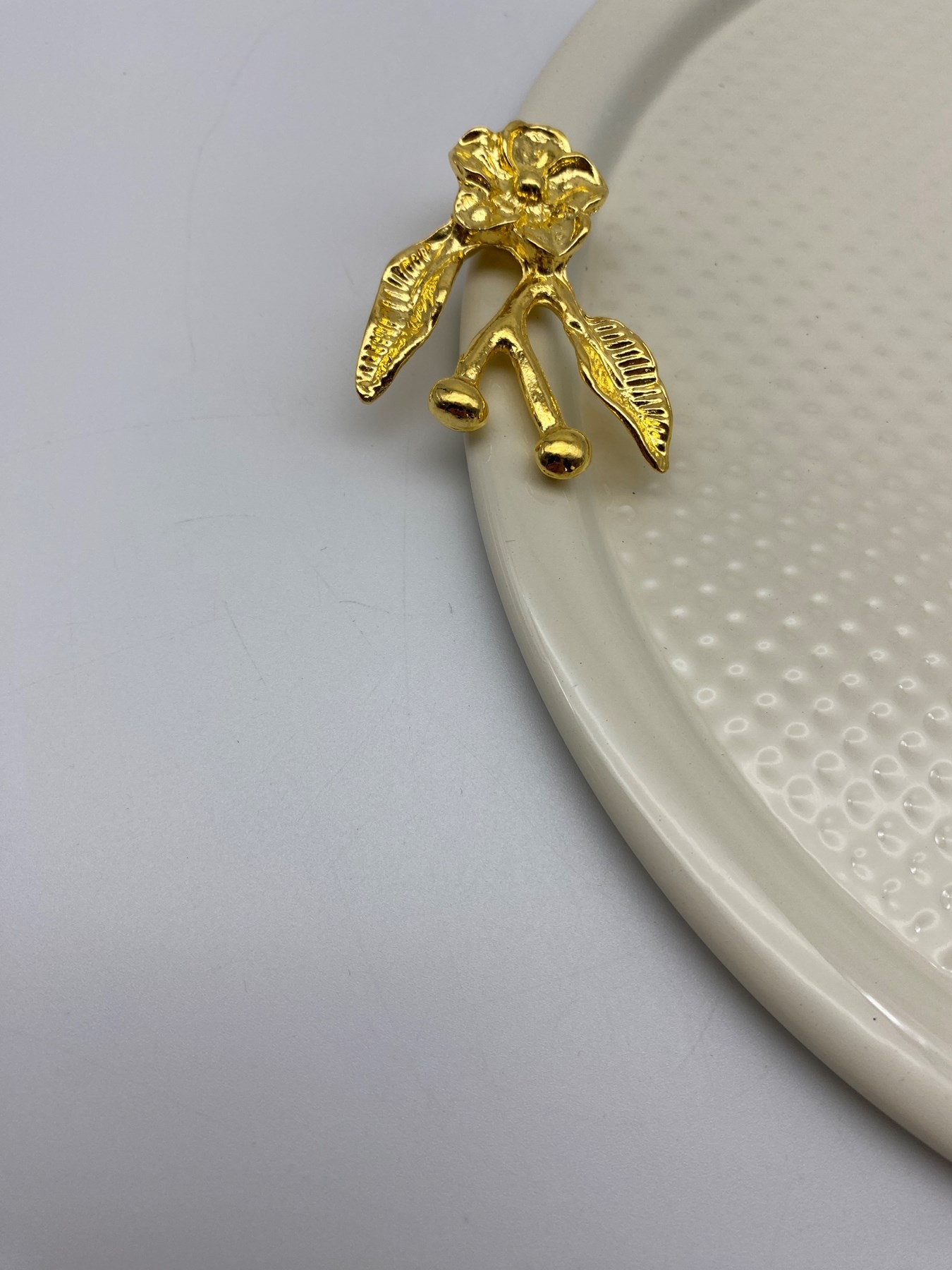 2'li Japon Güllü Yuvarlak Krem Çay ve Kahve Sunum Tepsisi, Dekoratif Servis Tepsisi 22cm