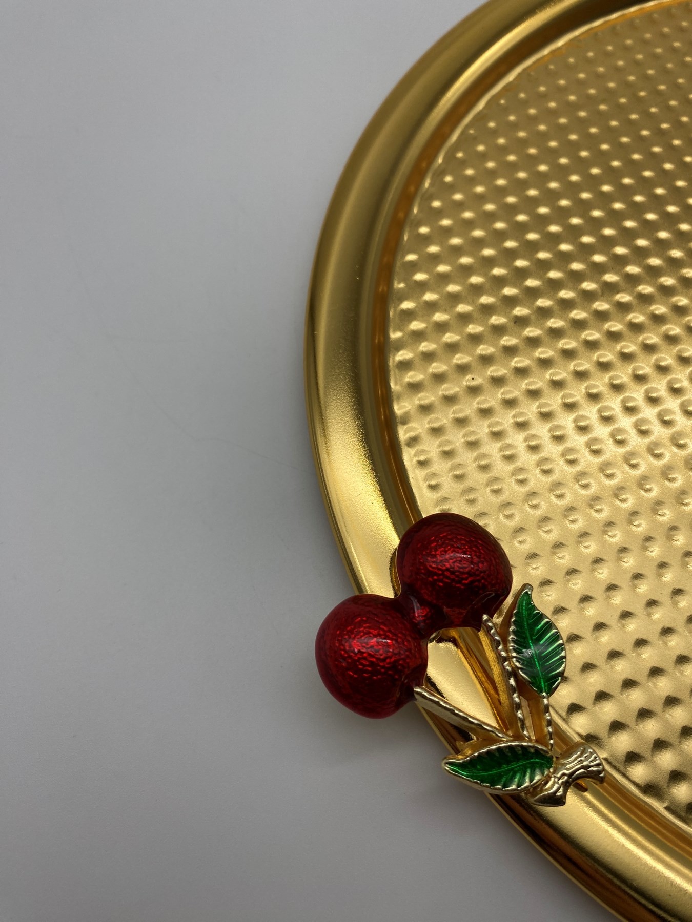 6'lı Kirazlı Yuvarlak Gold Çay ve Kahve Sunum Tepsisi, Dekoratif Servis Tepsisi 22cm Tek Kişilik