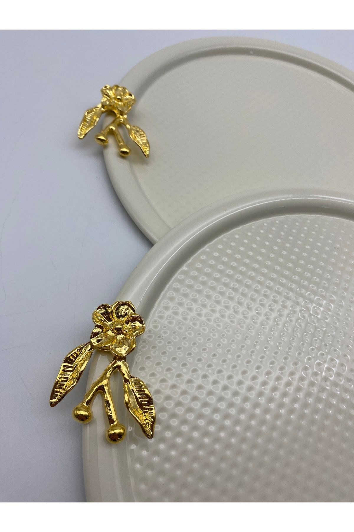 2'li Japon Güllü Yuvarlak Krem Çay ve Kahve Sunum Tepsisi, Dekoratif Servis Tepsisi 22cm