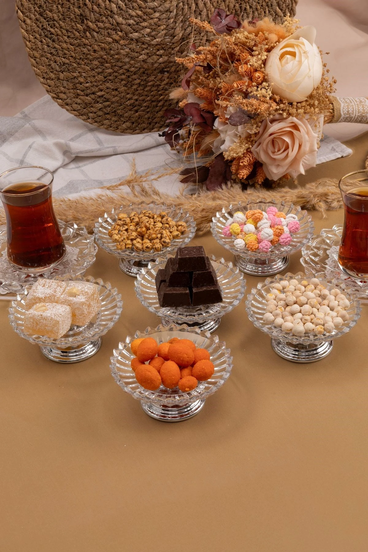 6'lı Mini Gümüş Metal Ayaklı Camlı Lokumluk, Kahve Yanı Kurabiye, Kek Ve Pasta Sunumluk, Makaronluk