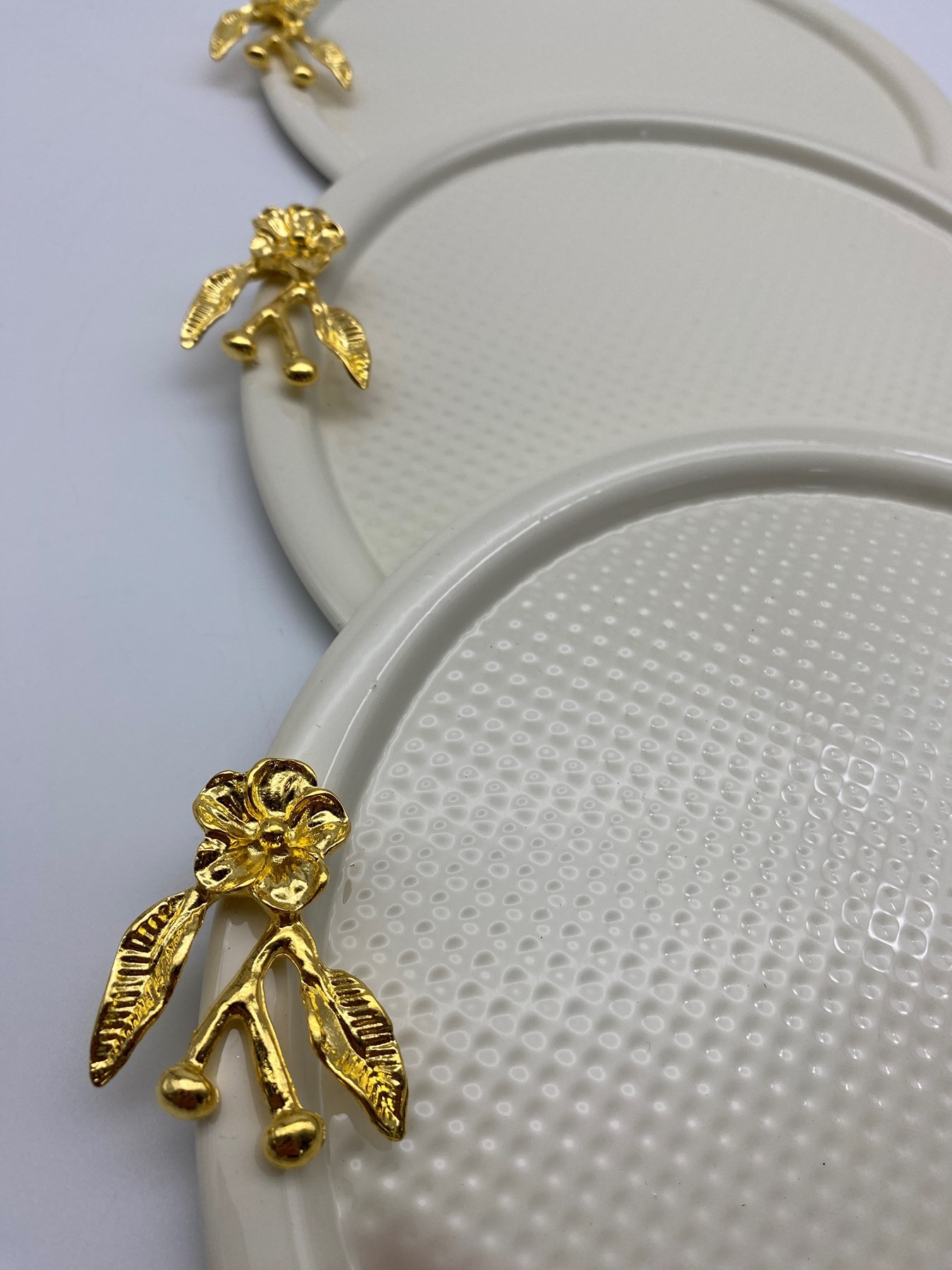 3'lü Japon Güllü Yuvarlak Krem Çay ve Kahve Sunum Tepsisi, Dekoratif Servis Tepsisi 22cm
